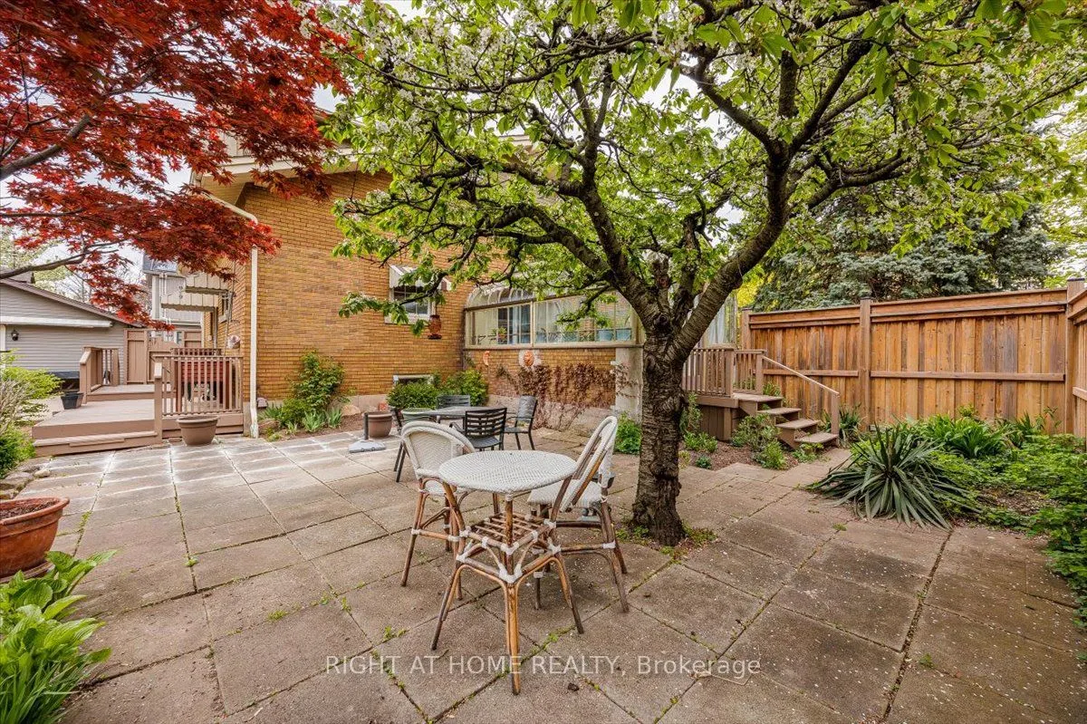 16 Nelles Boulevard