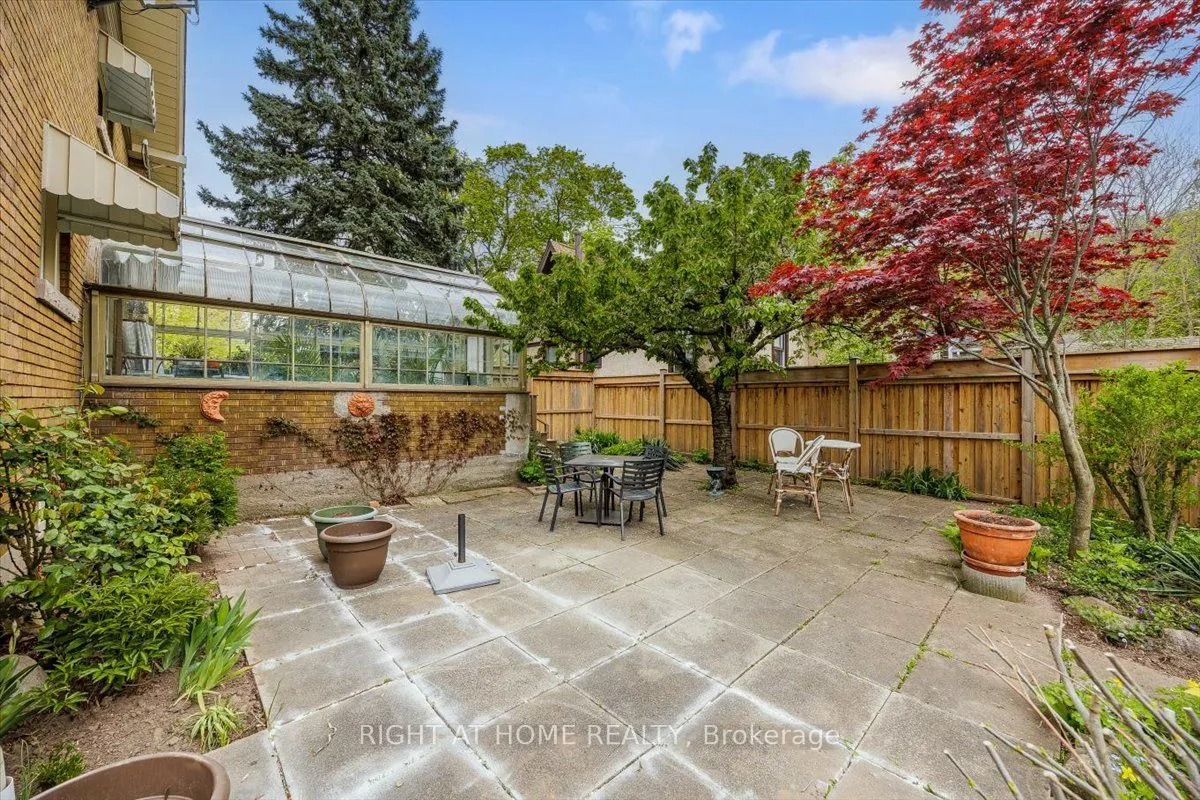 16 Nelles Boulevard
