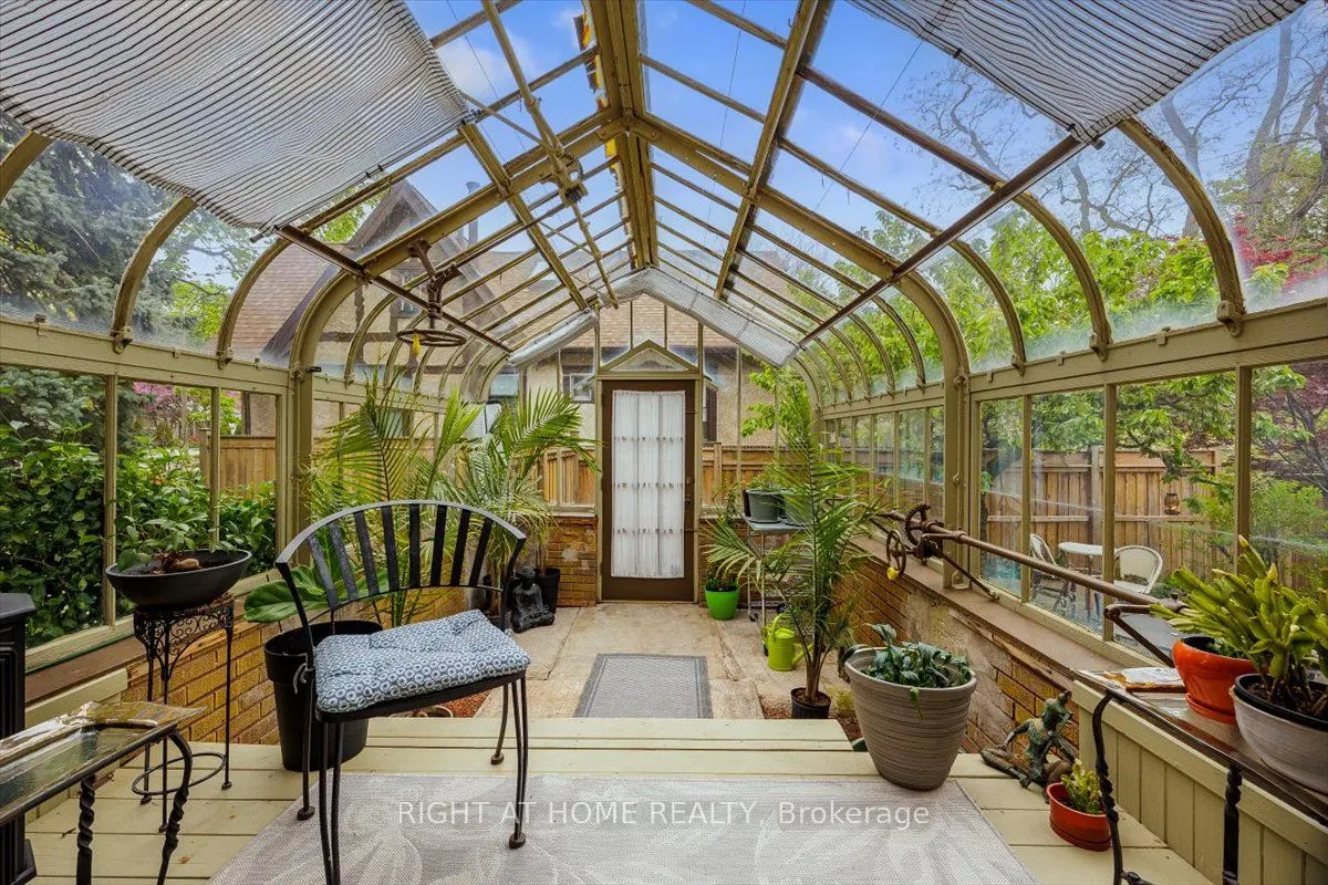 16 Nelles Boulevard