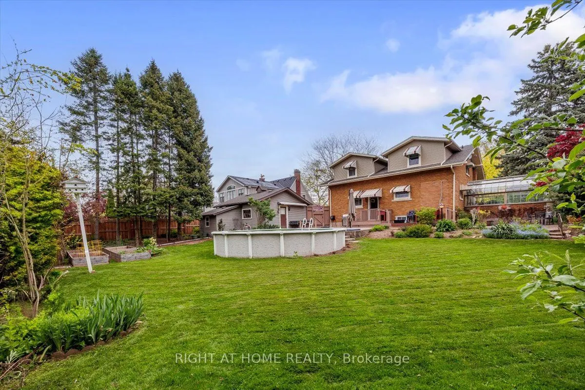 16 Nelles Boulevard