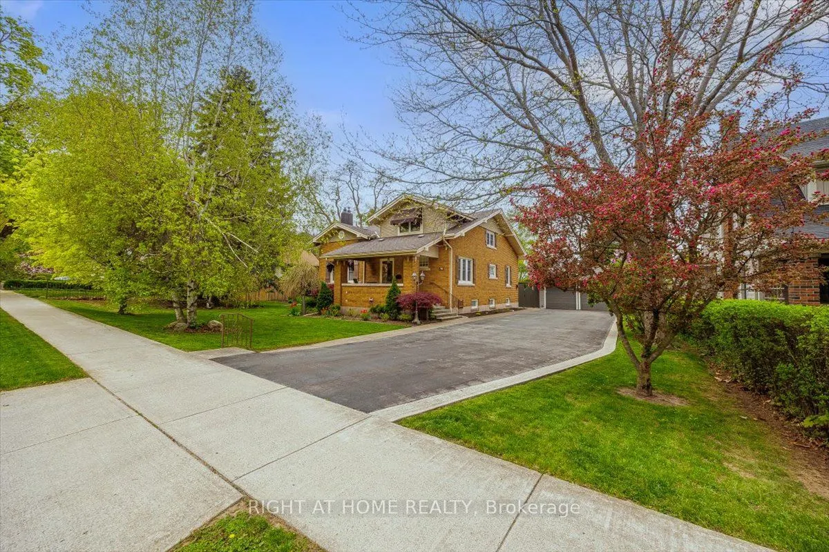 16 Nelles Boulevard