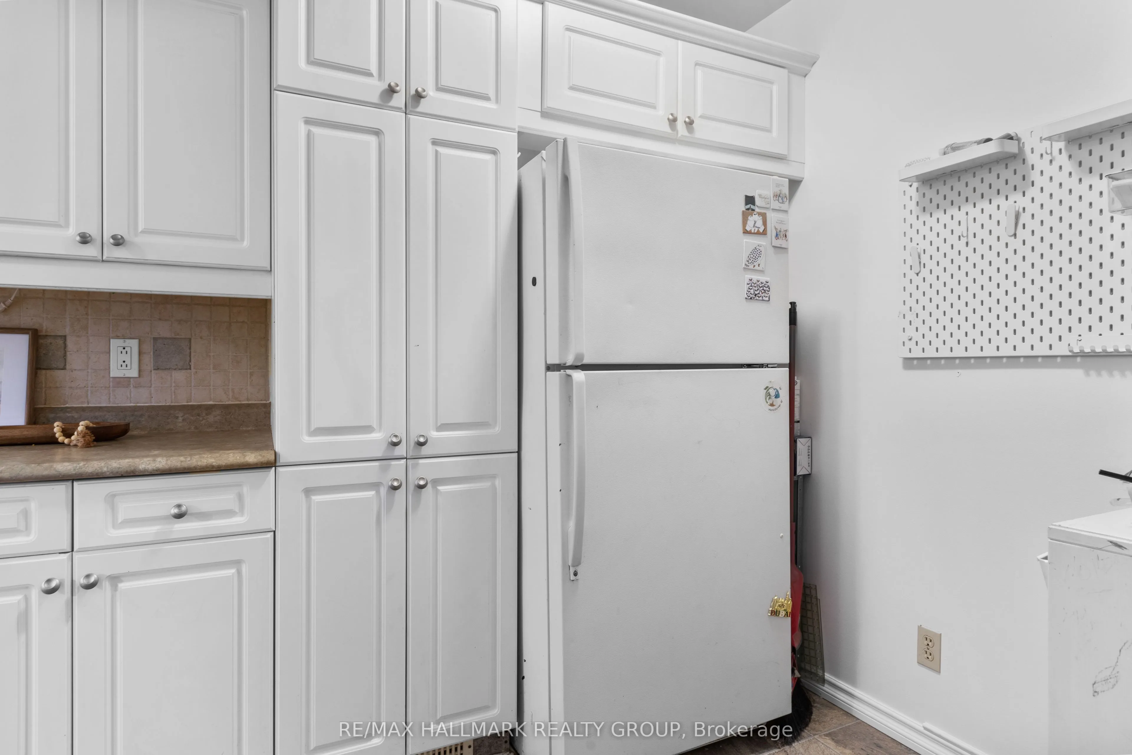 1598 Hoskins Crescent, #17