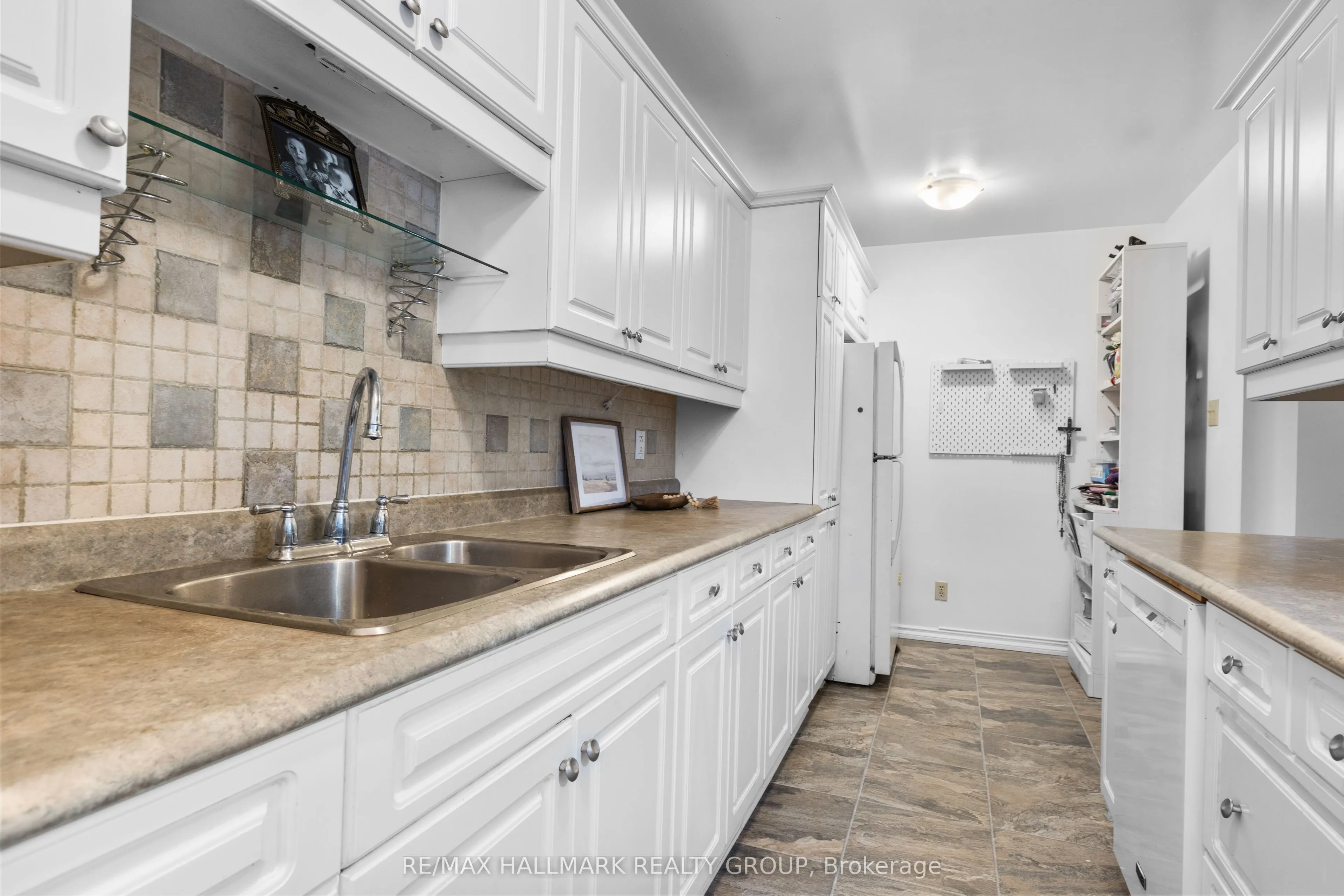 1598 Hoskins Crescent, #17