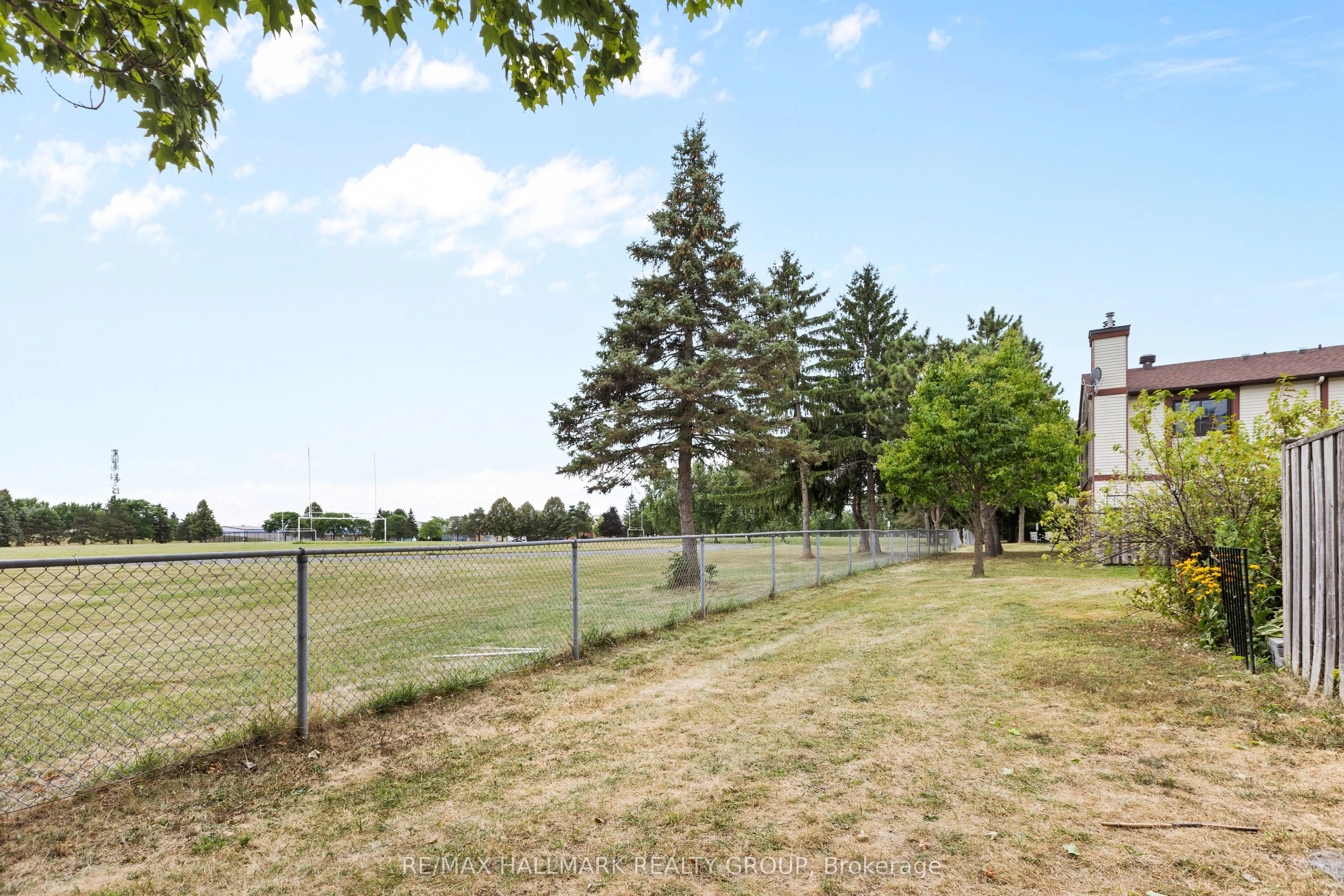 1598 Hoskins Crescent, #17