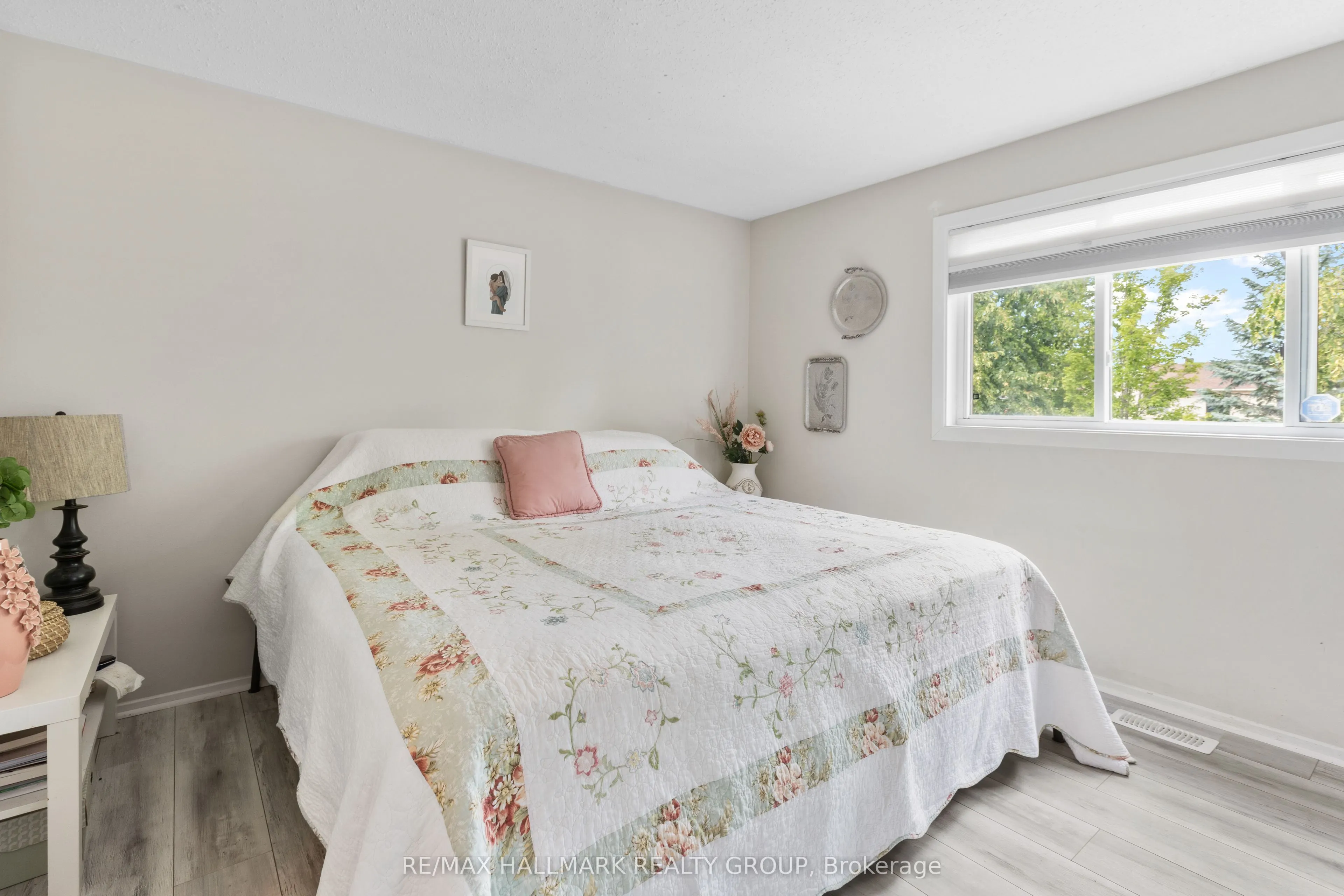 1598 Hoskins Crescent, #17