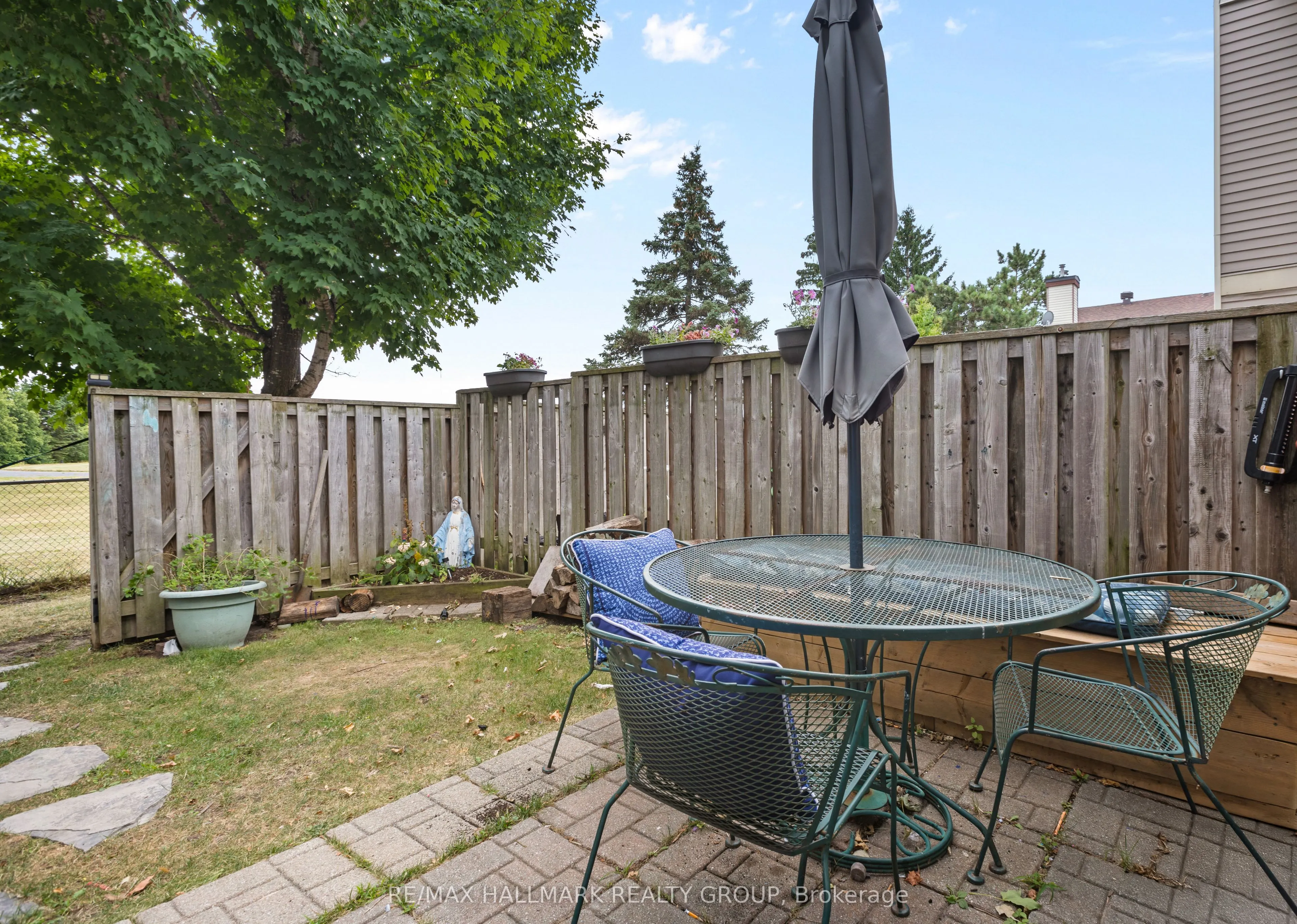 1598 Hoskins Crescent, #17