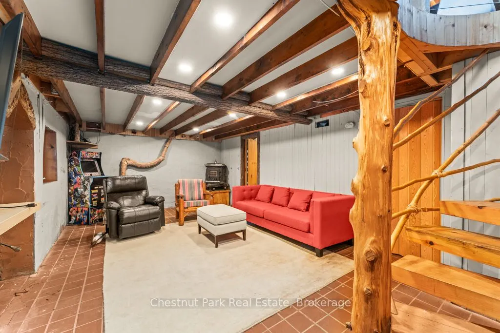 893 Relative Road