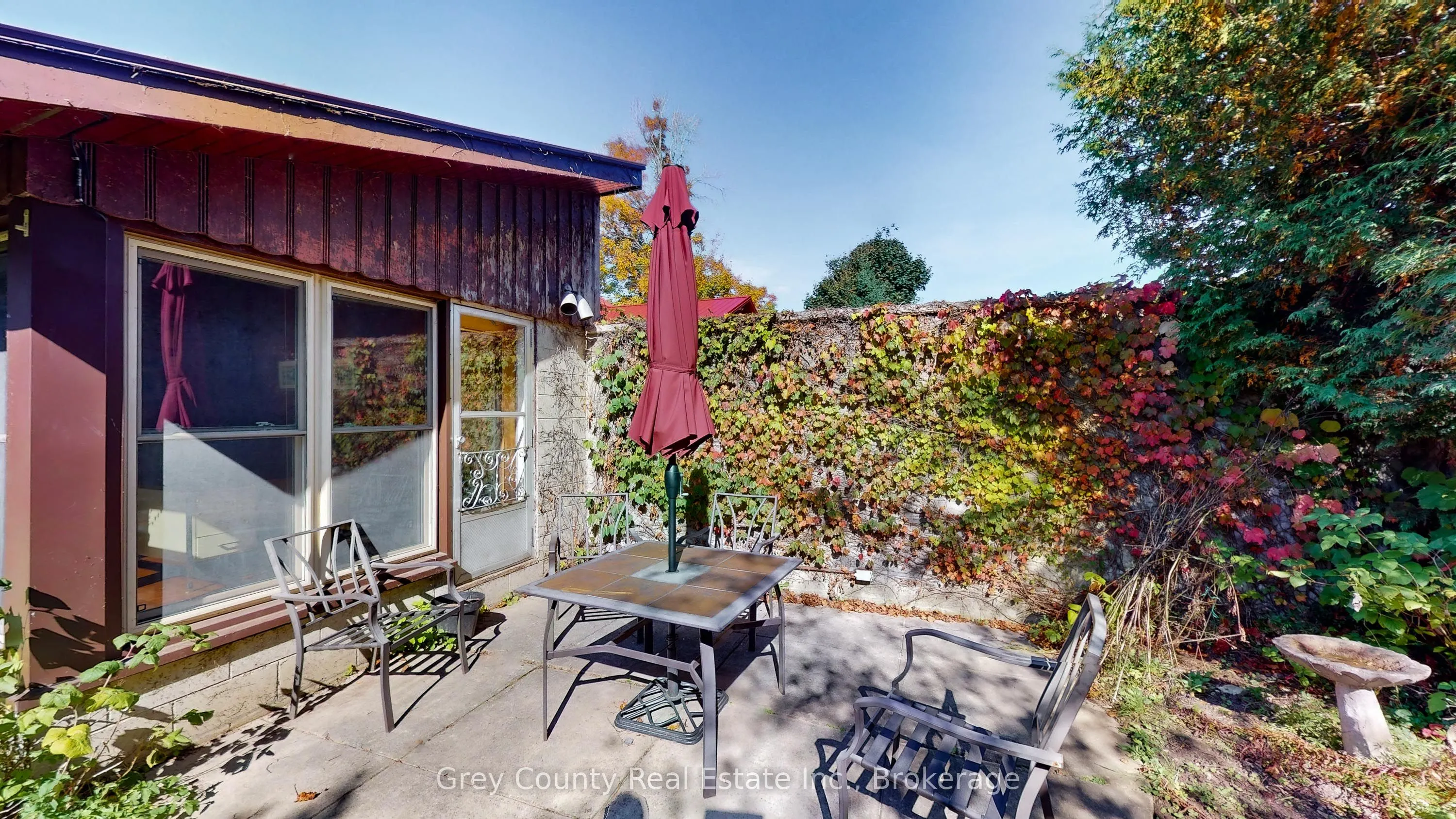 29 MAIN Street E