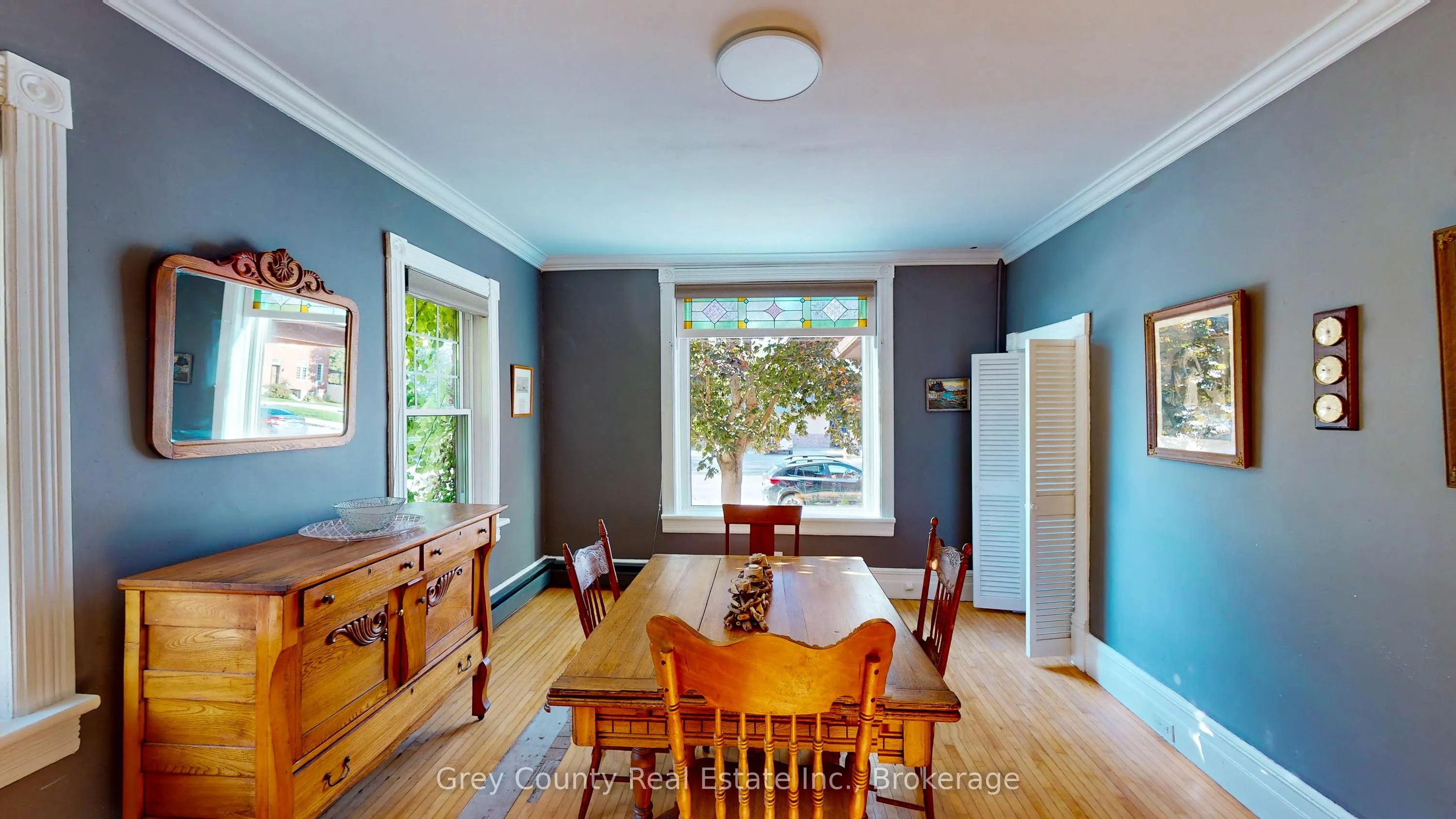 29 MAIN Street E