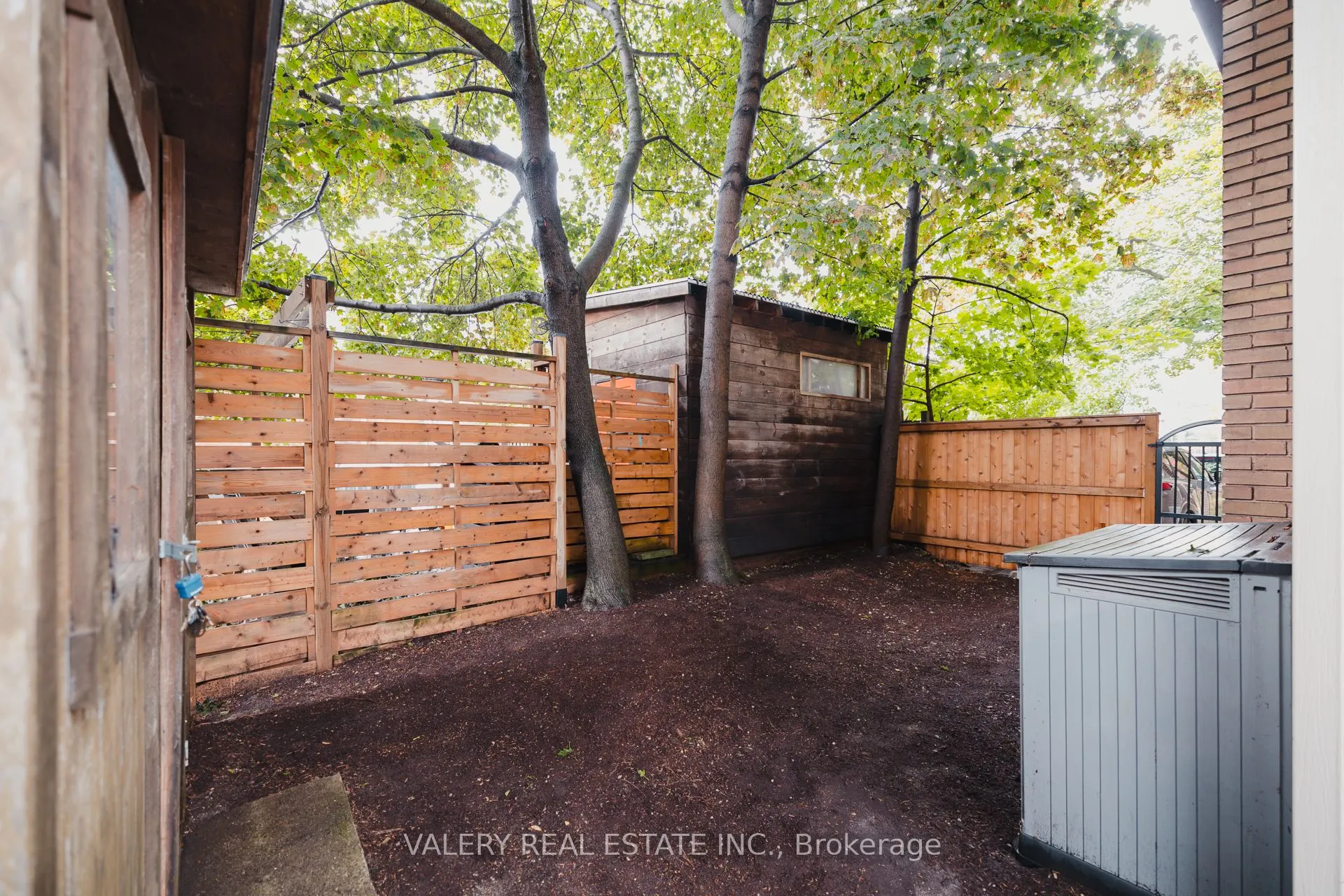 81 Pandora Avenue N