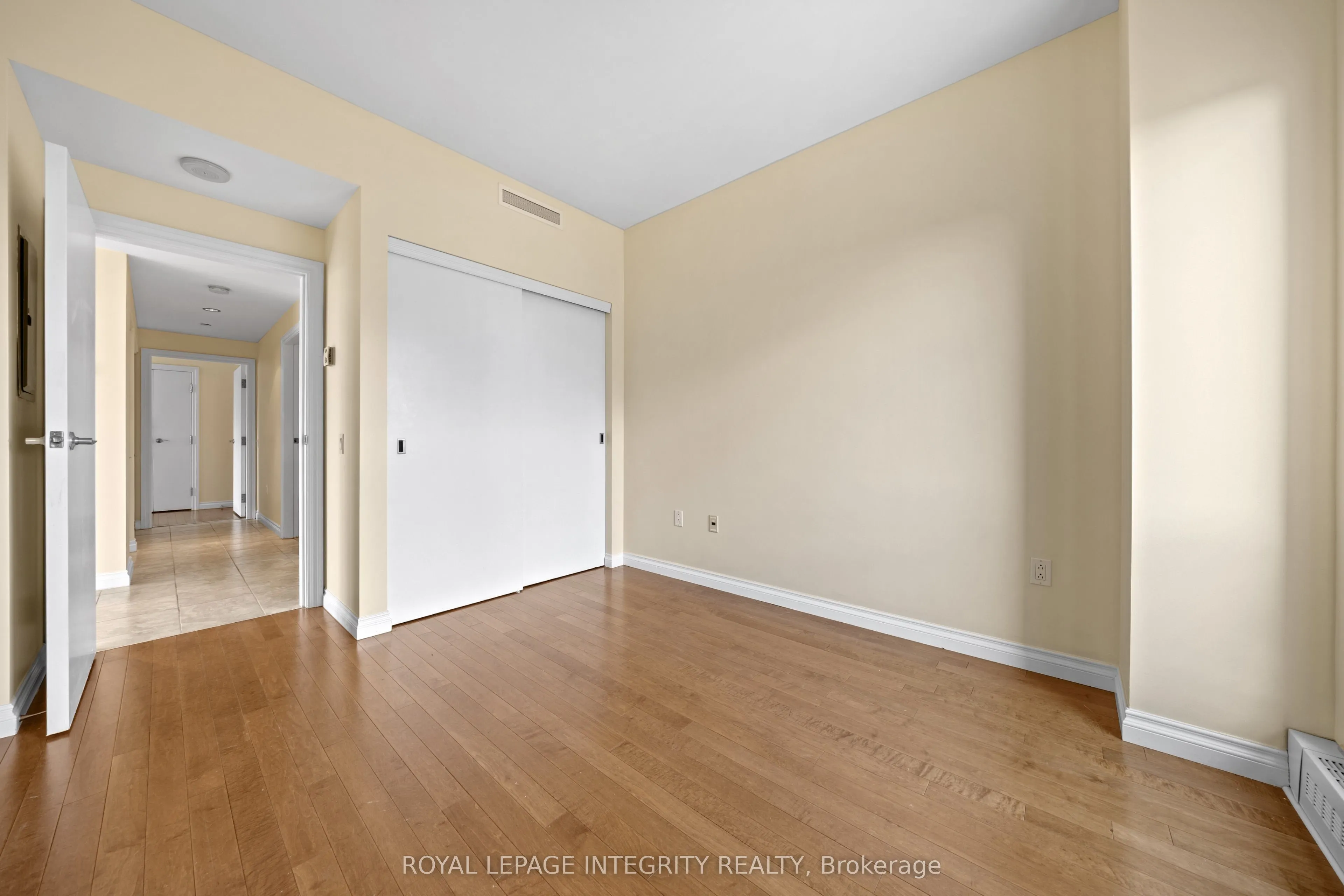 90 George Street, #1207