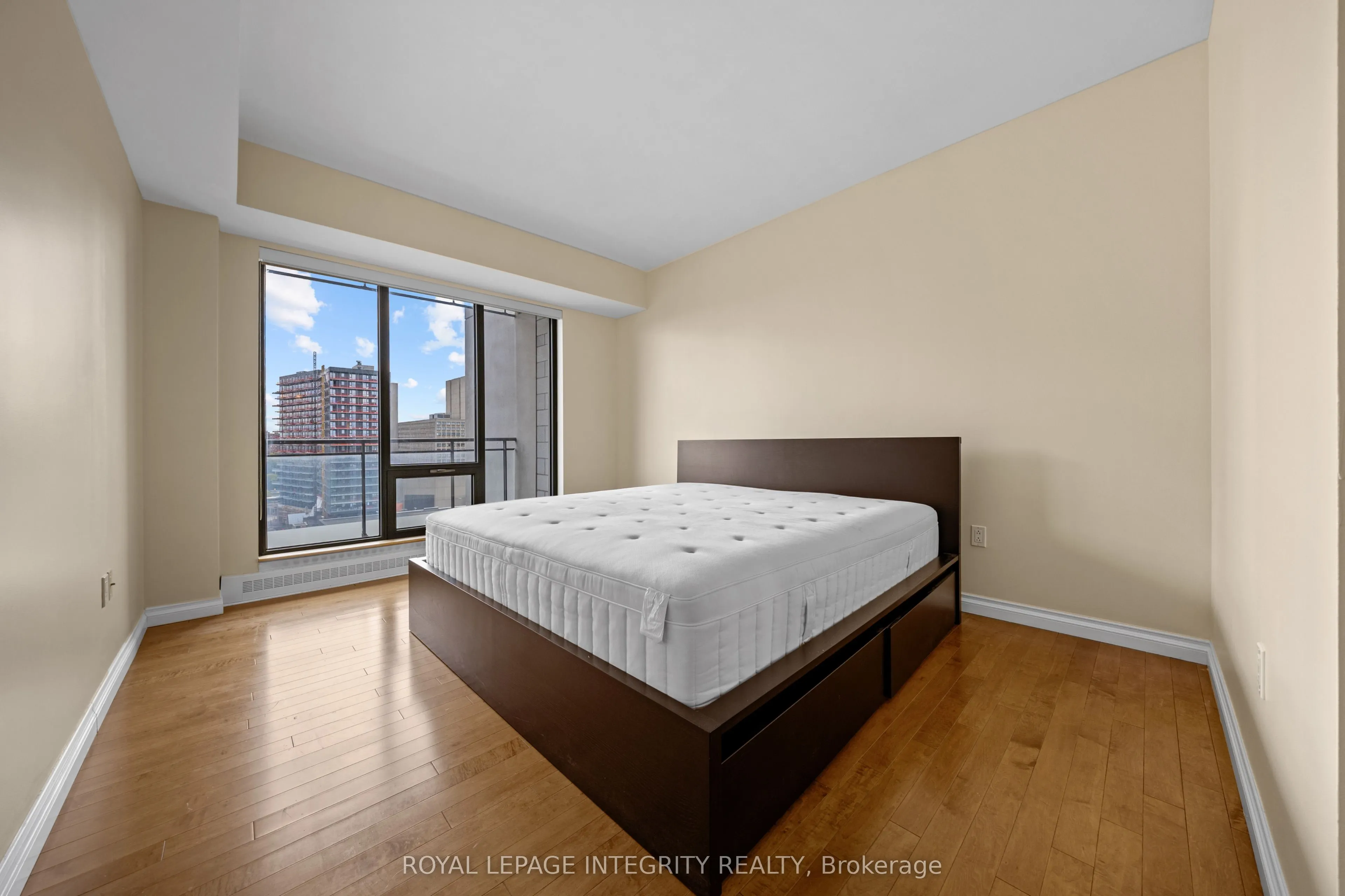 90 George Street, #1207