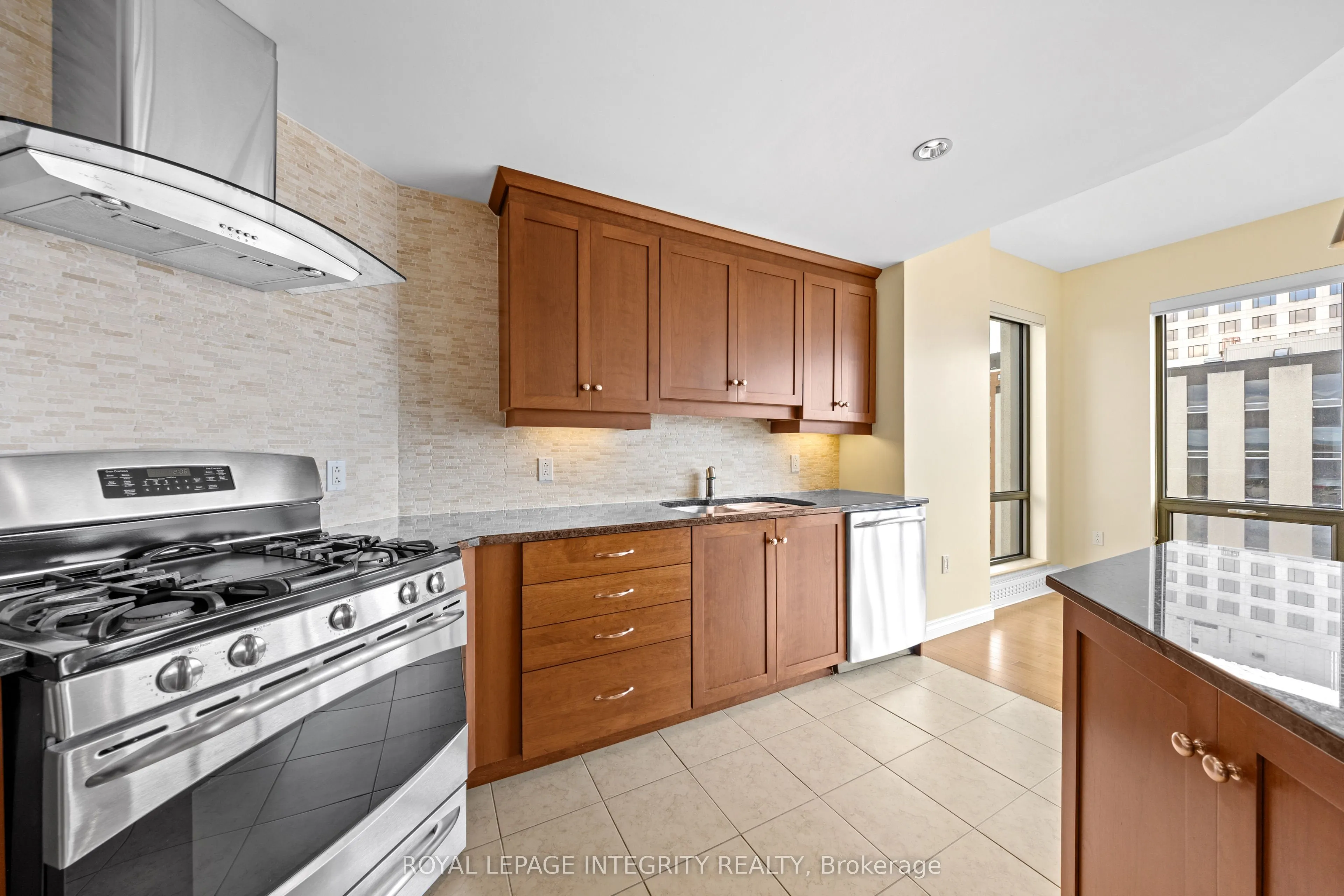 90 George Street, #1207