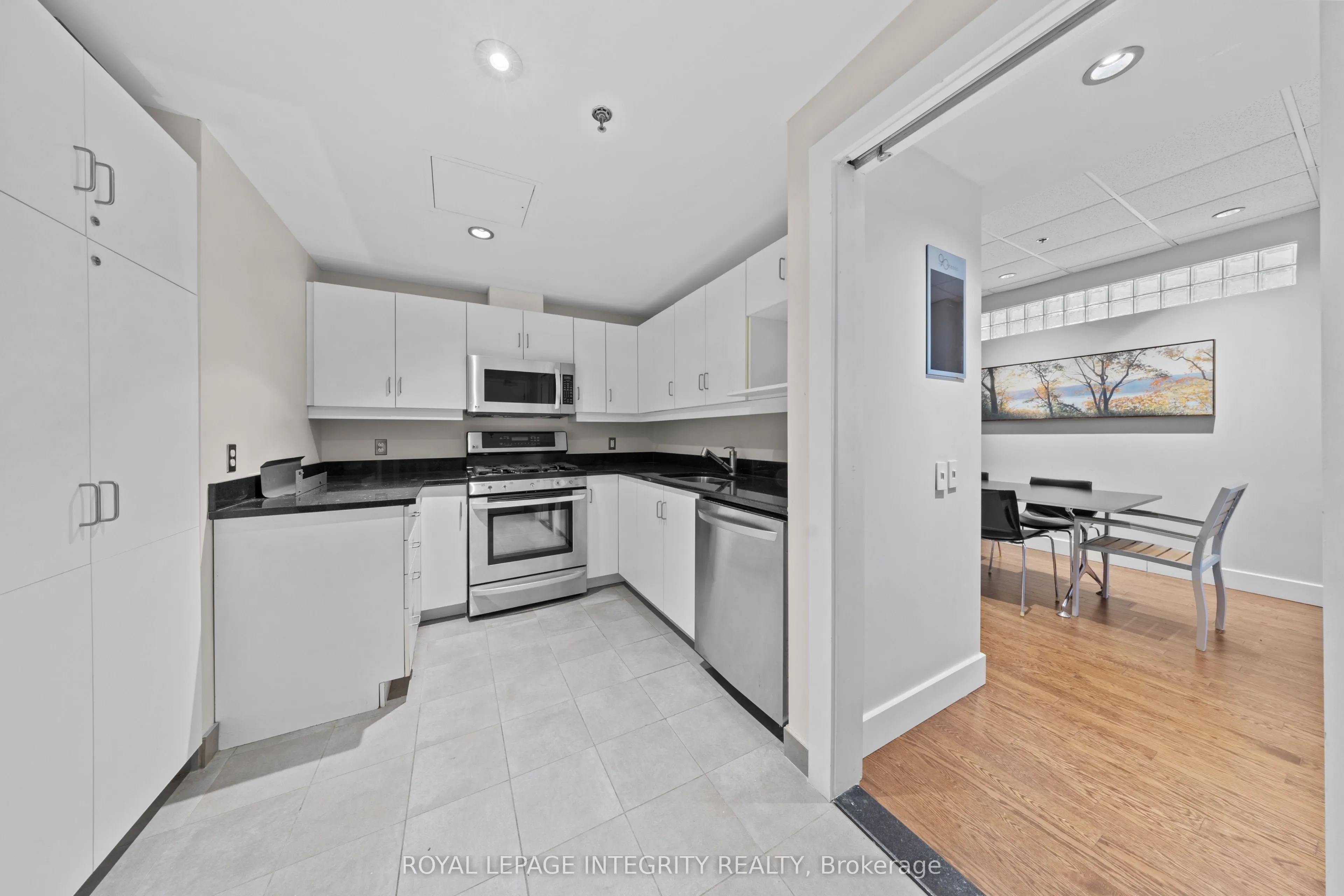 90 George Street, #1207