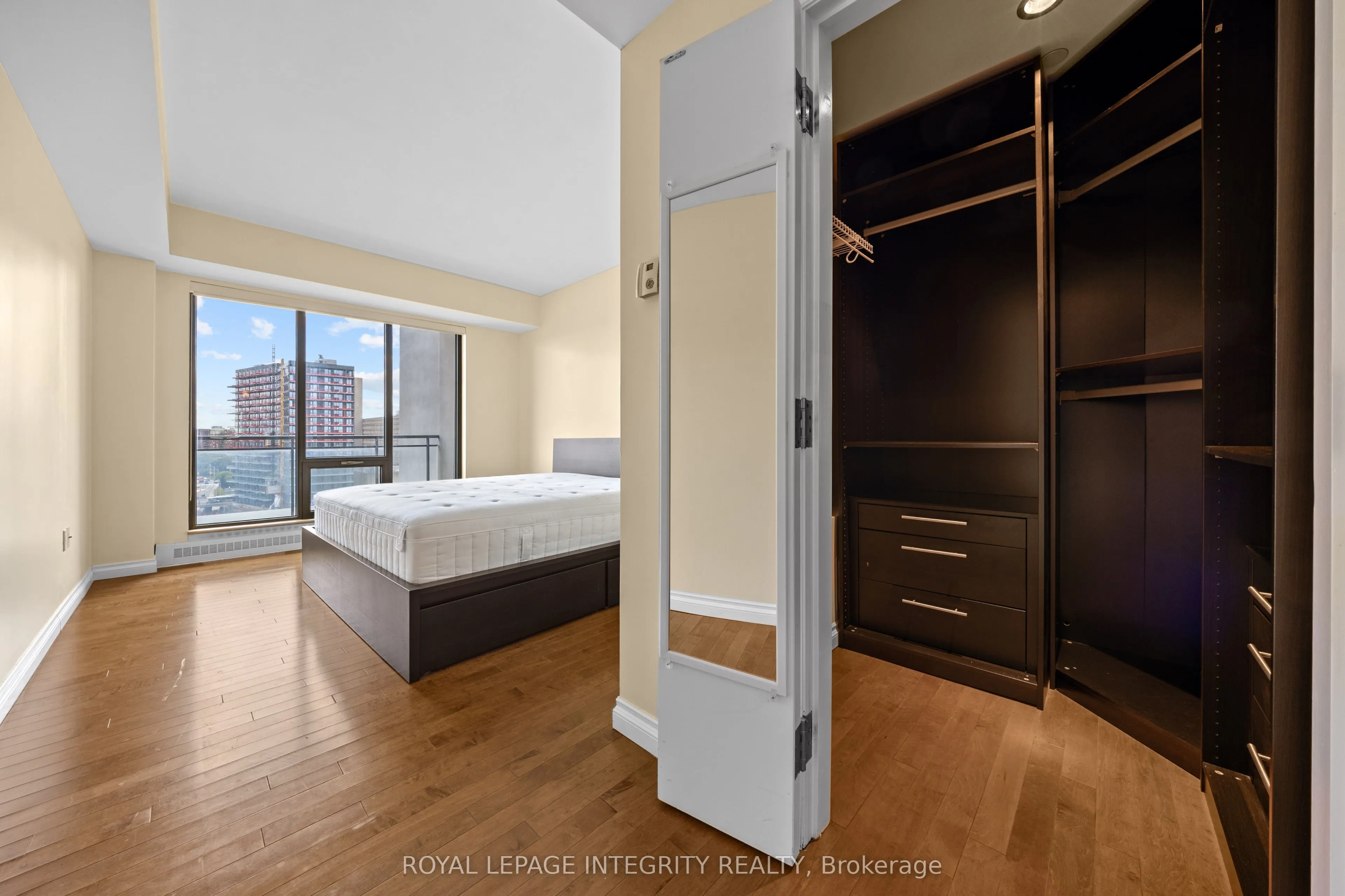 90 George Street, #1207