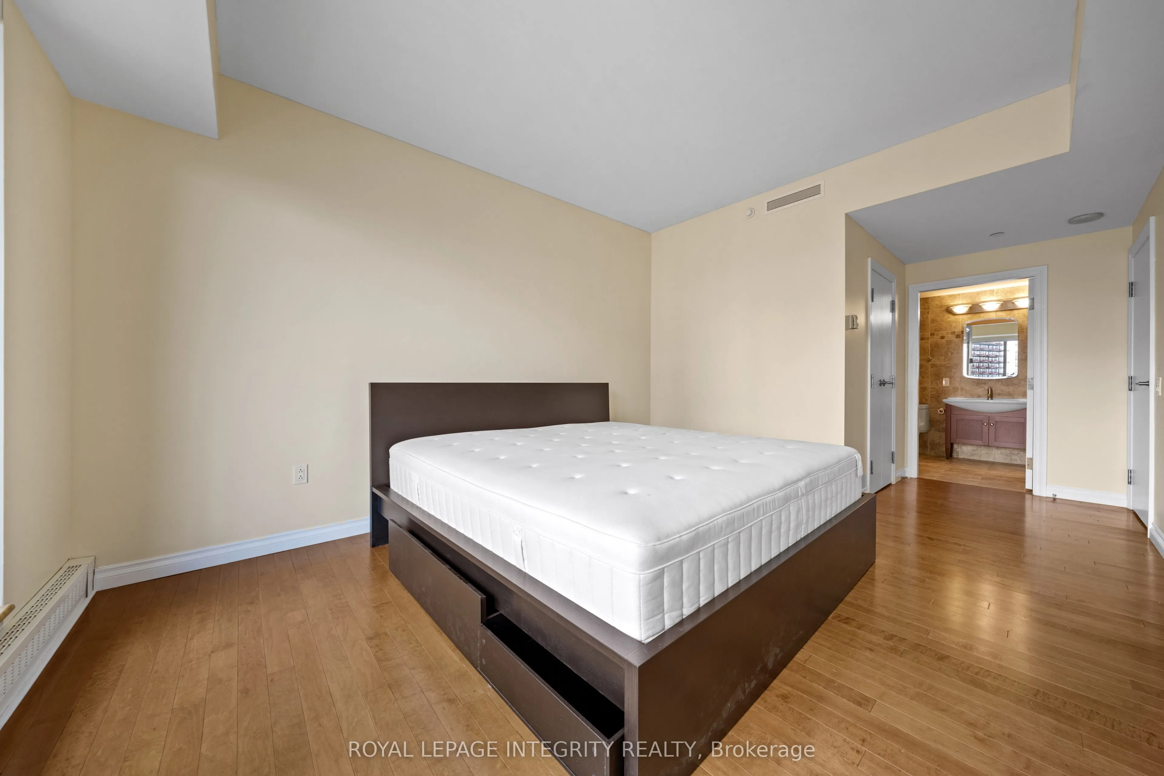90 George Street, #1207
