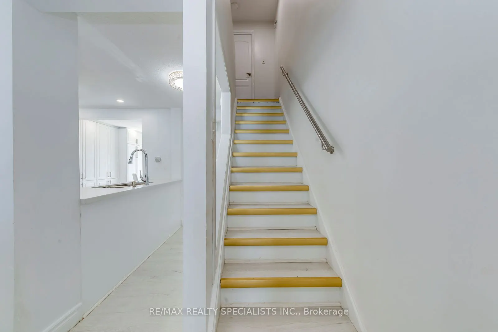 487 Elgin Street N, #13