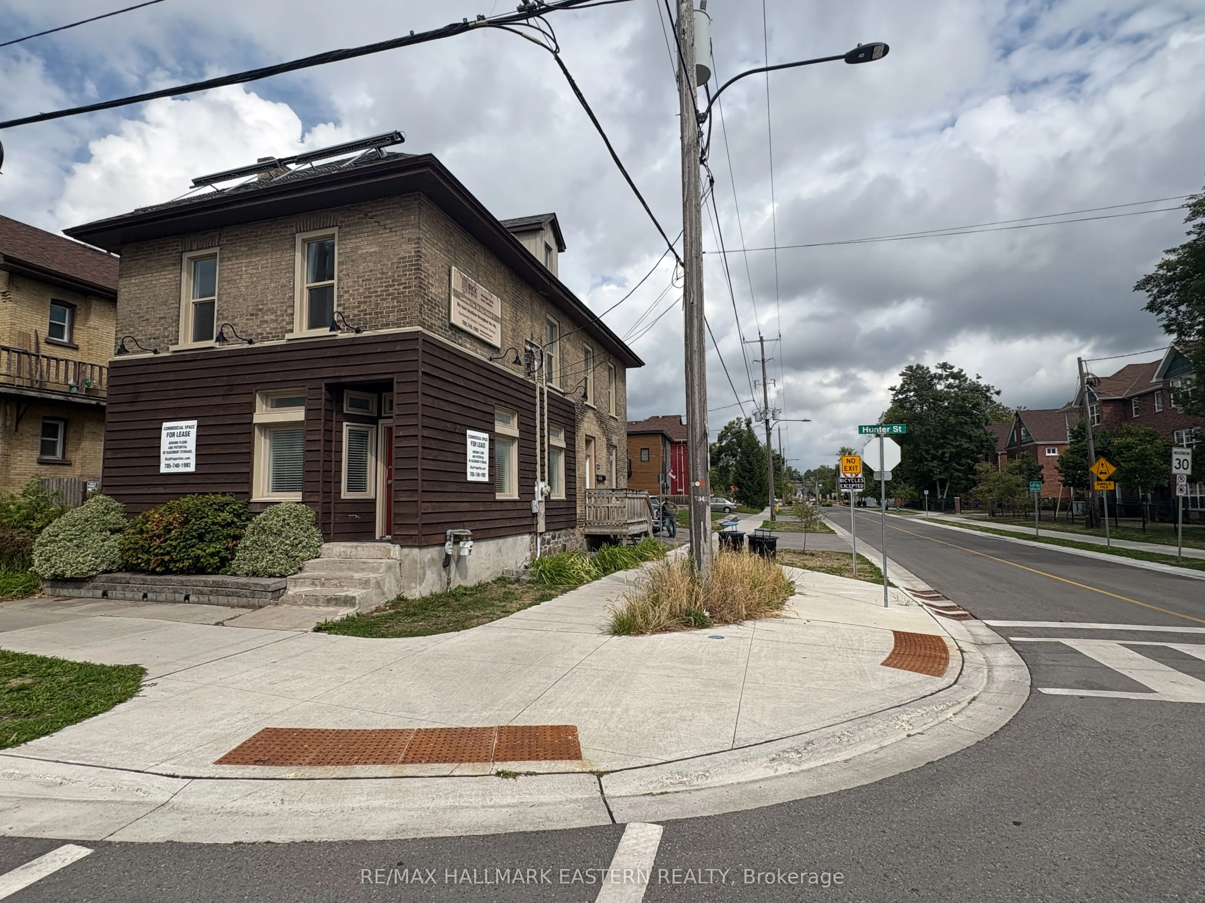 262 Hunter Street W, #Main floor