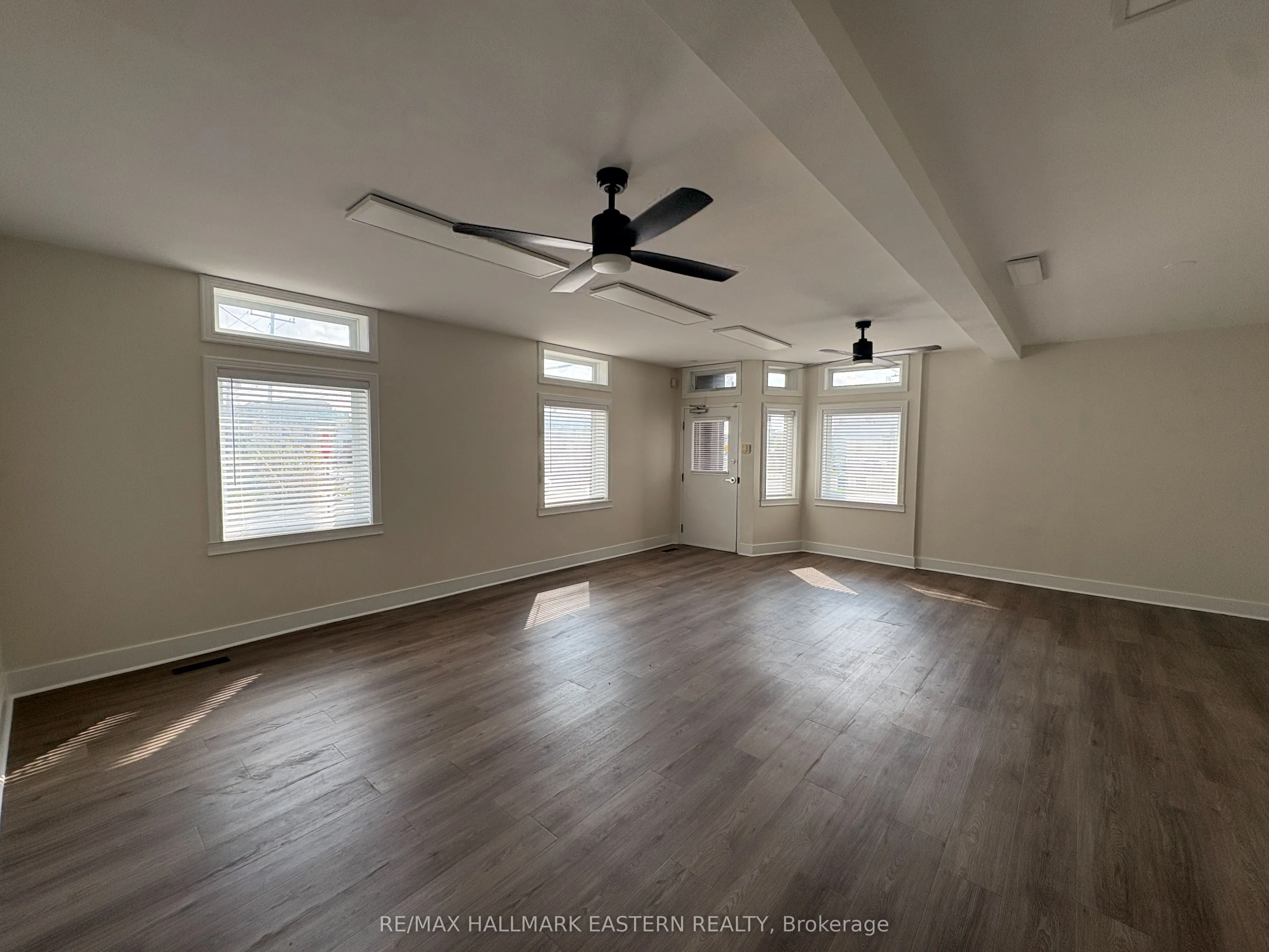 262 Hunter Street W, #Main floor