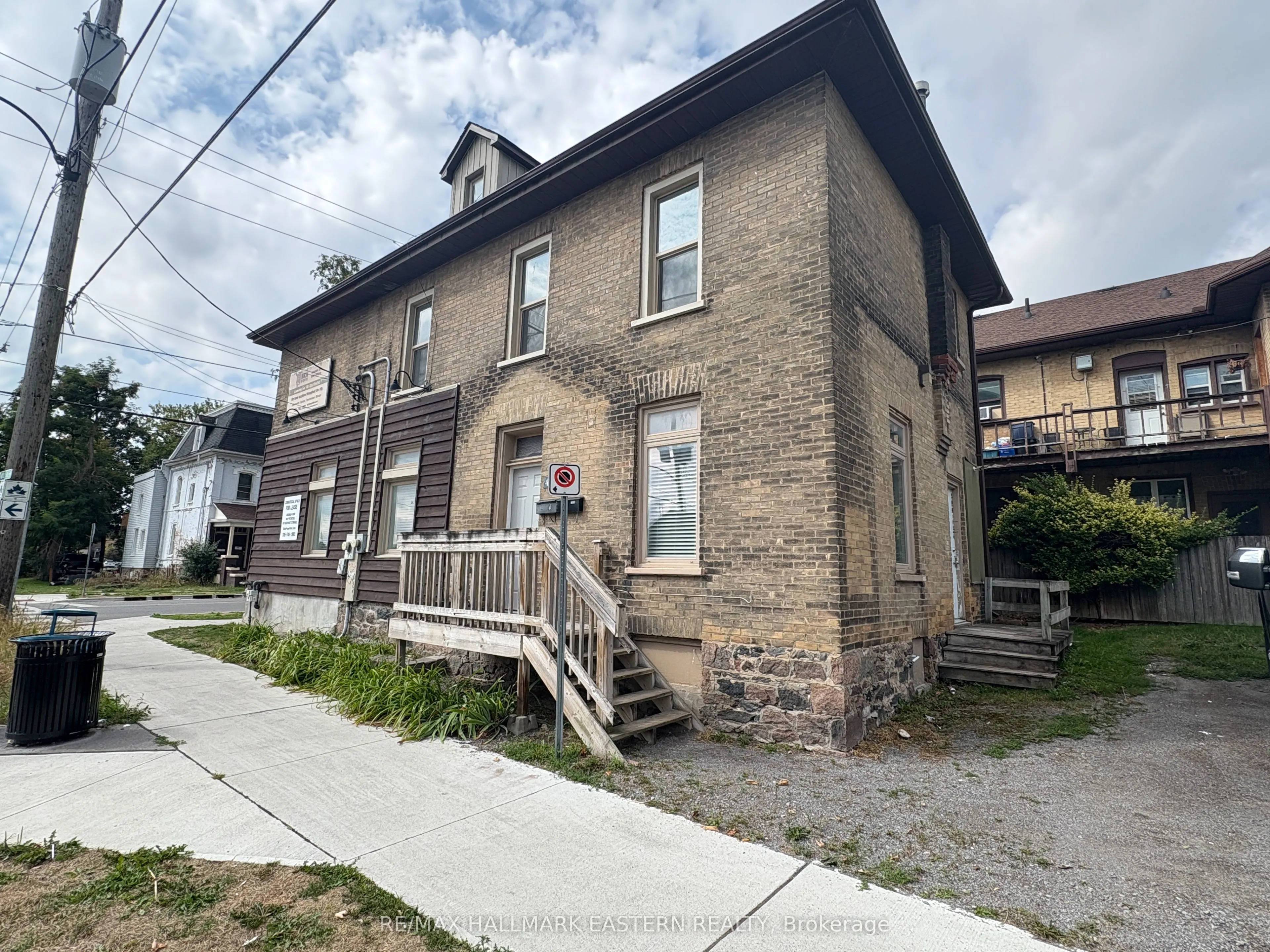 262 Hunter Street W, #Main floor