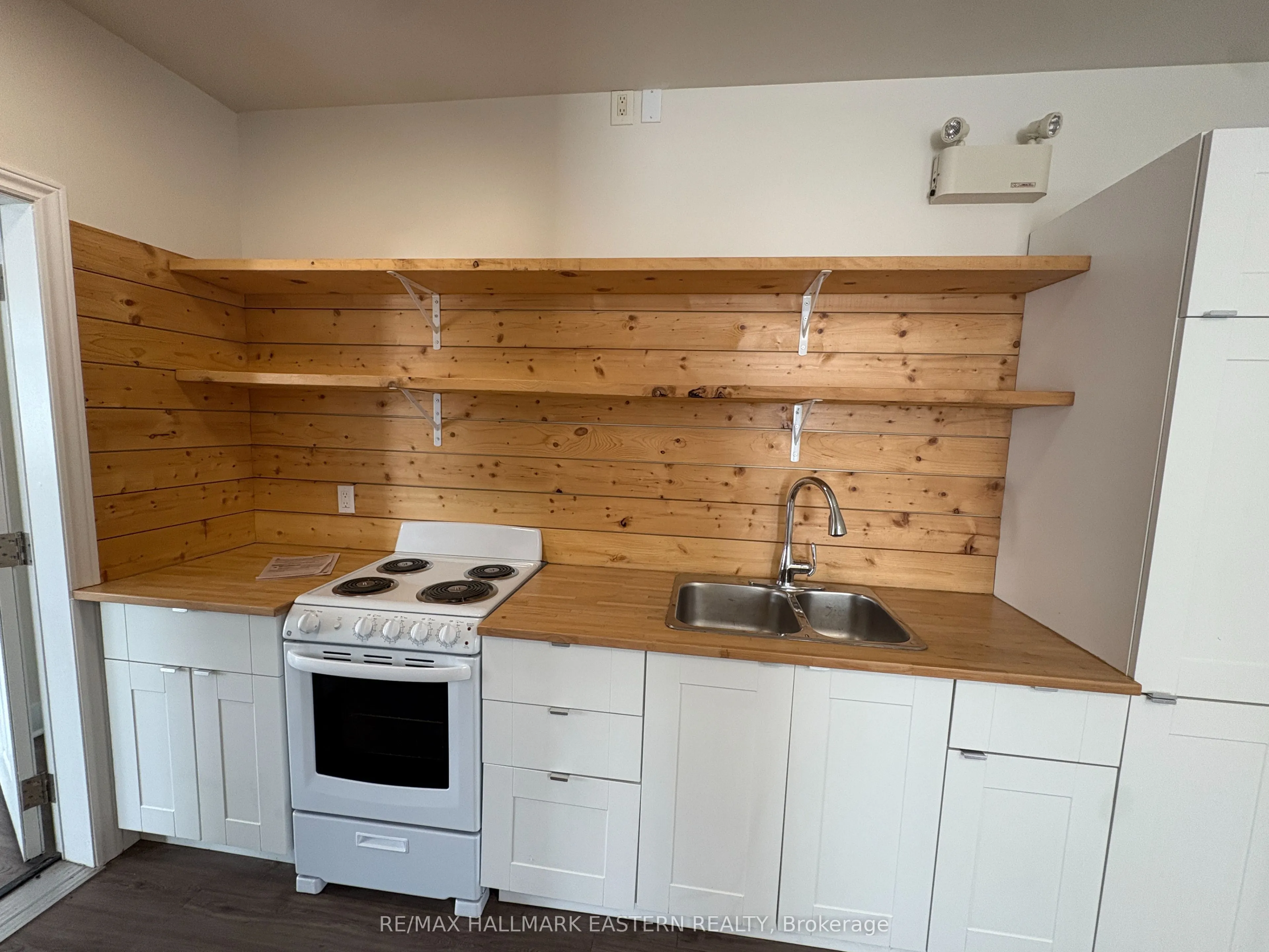 262 Hunter Street W, #Main floor