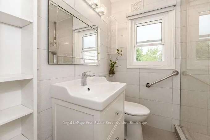 925 King Street W