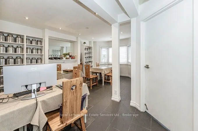 925 King Street W
