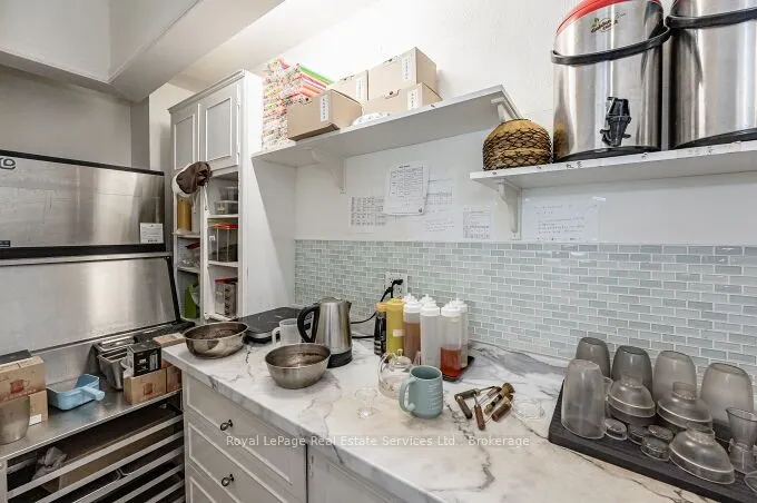 925 King Street W