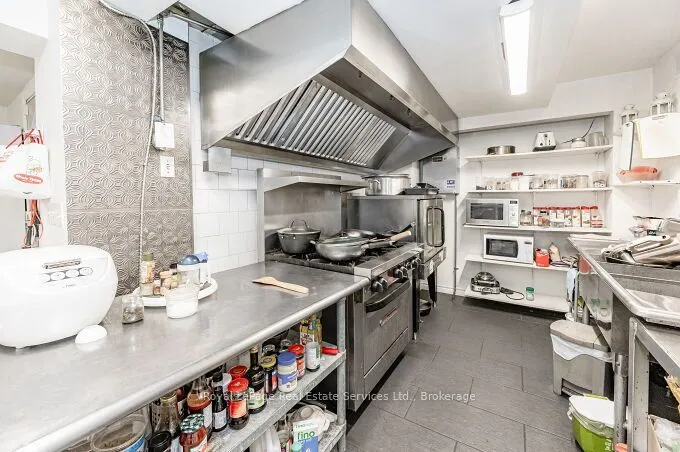 925 King Street W