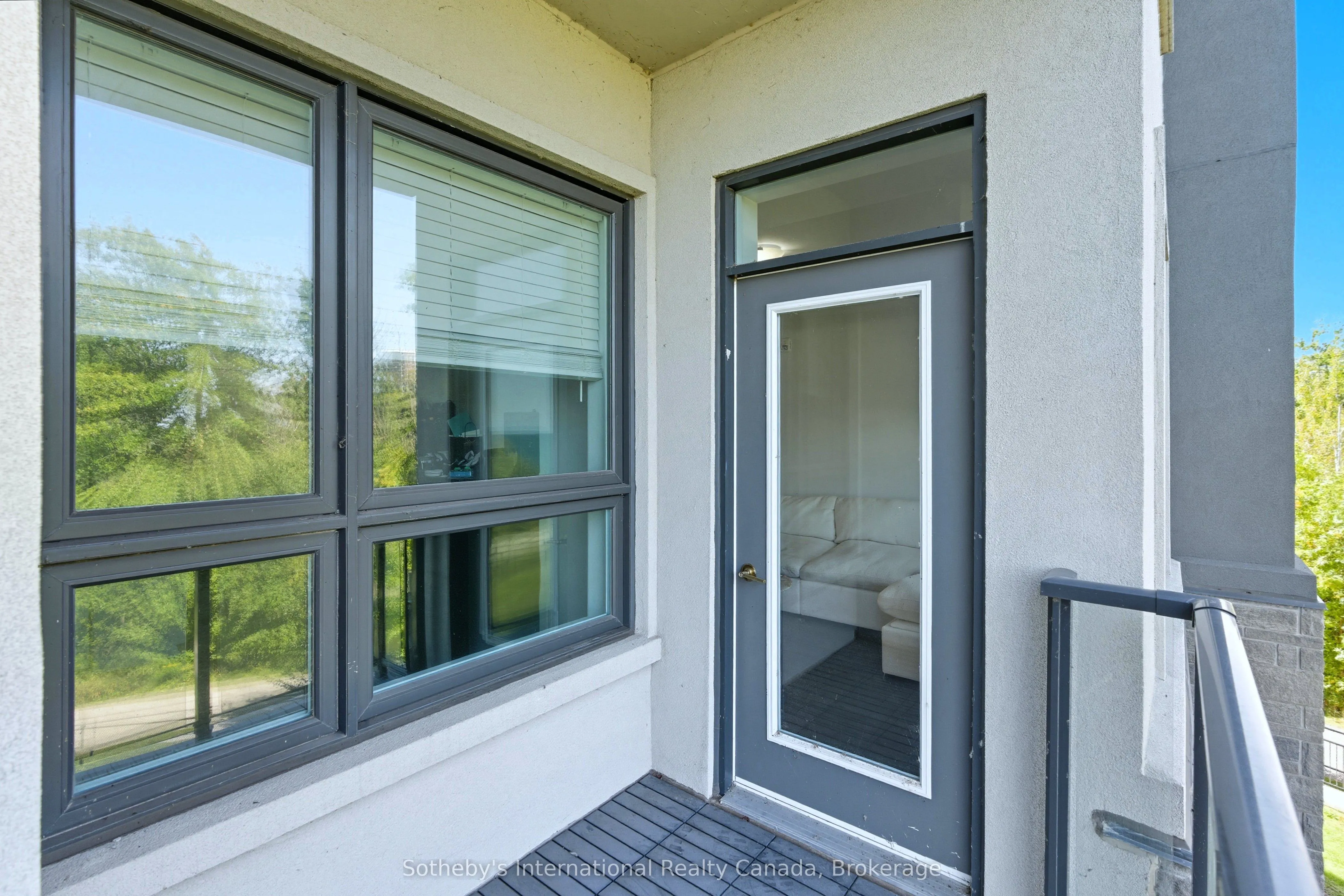 125 Shoreview Place, #323