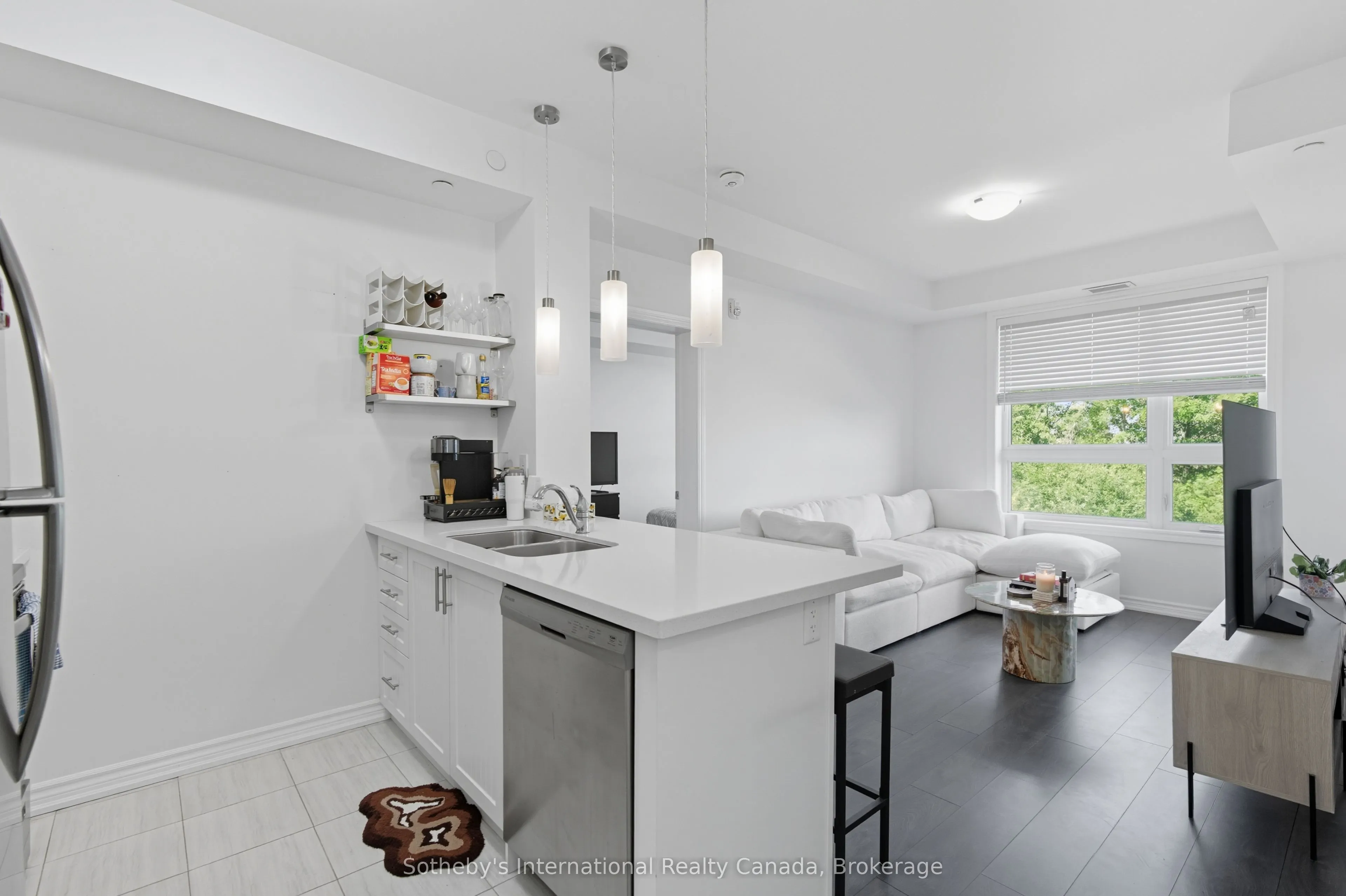 125 Shoreview Place, #323