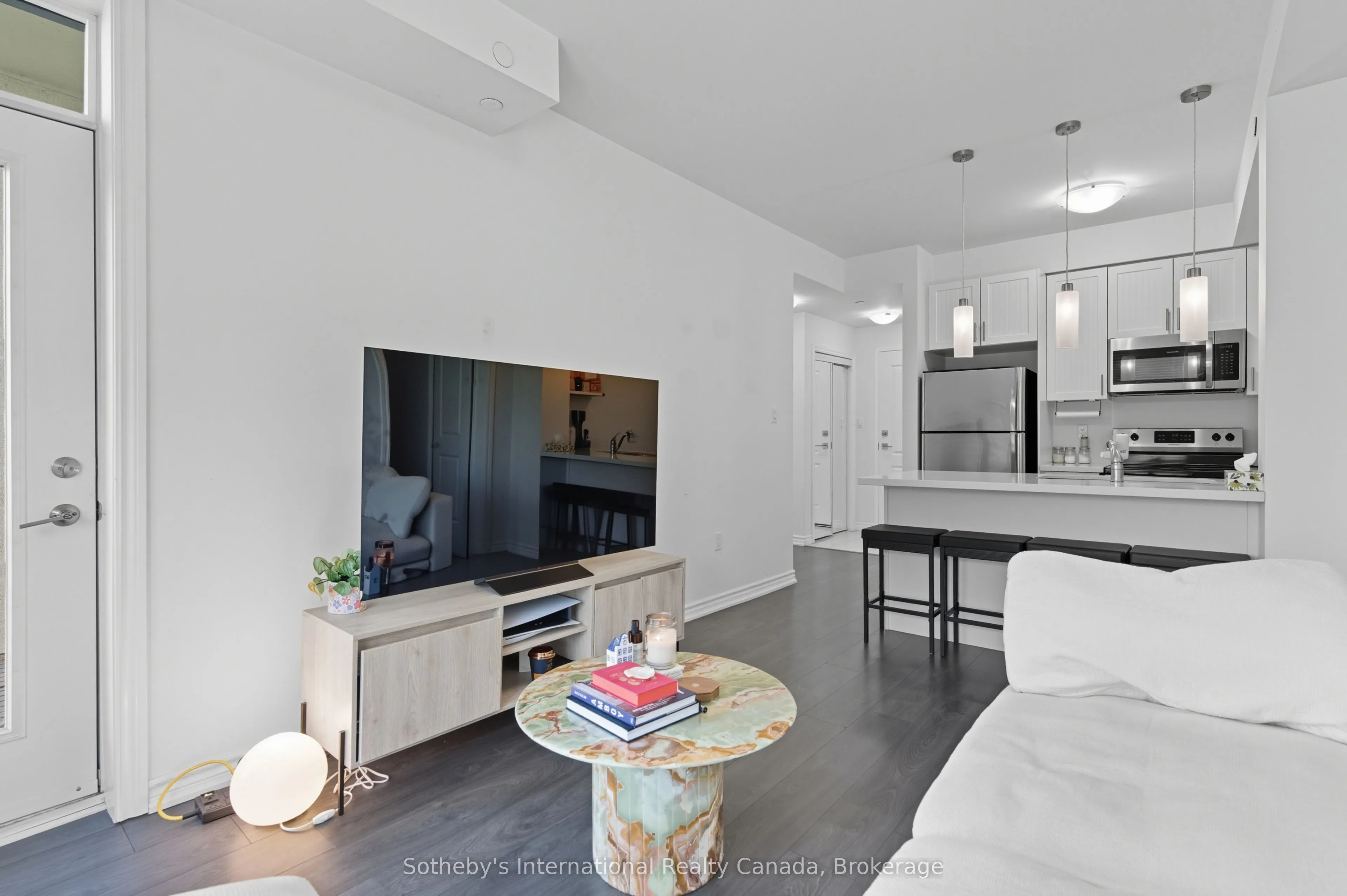 125 Shoreview Place, #323