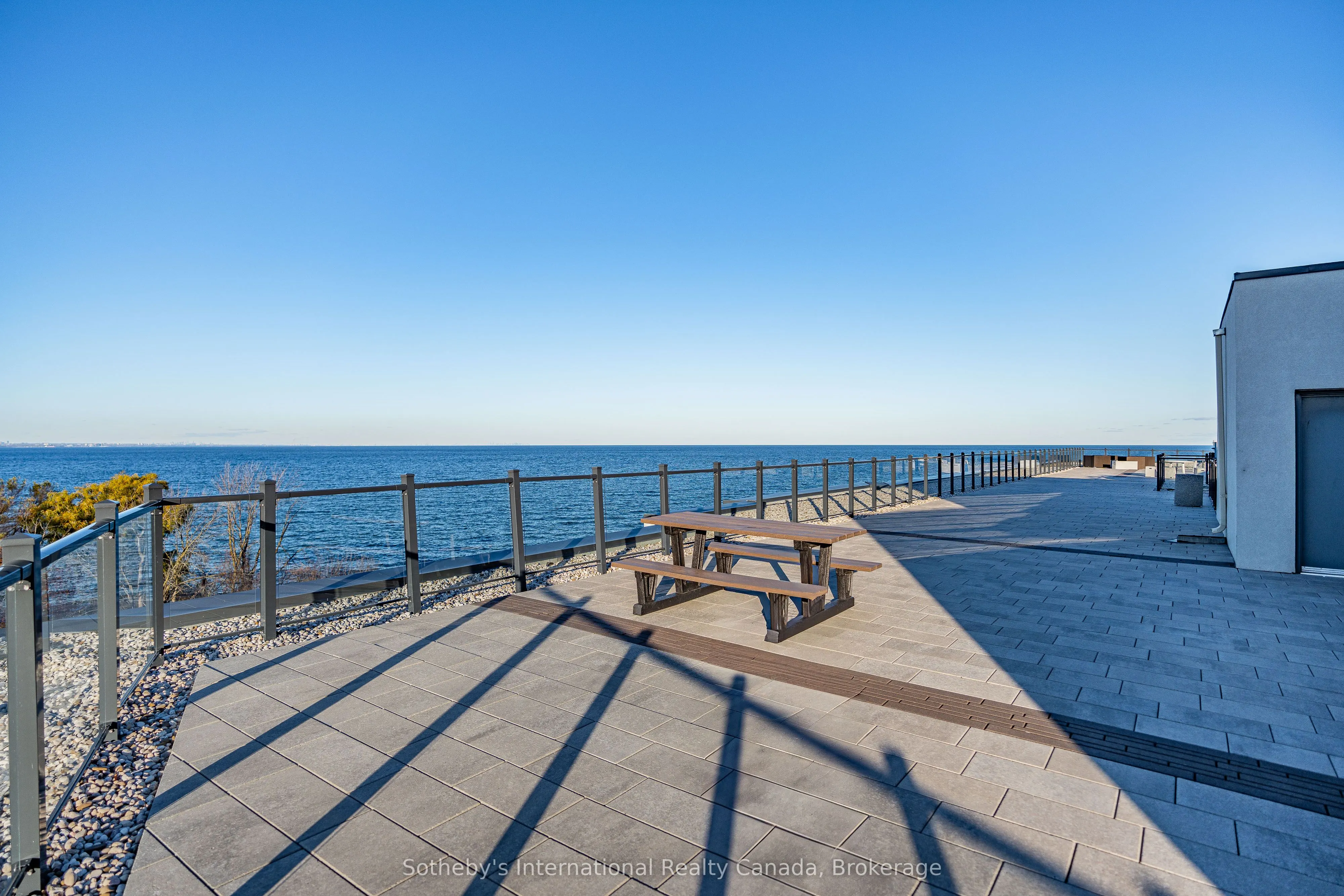 125 Shoreview Place, #323