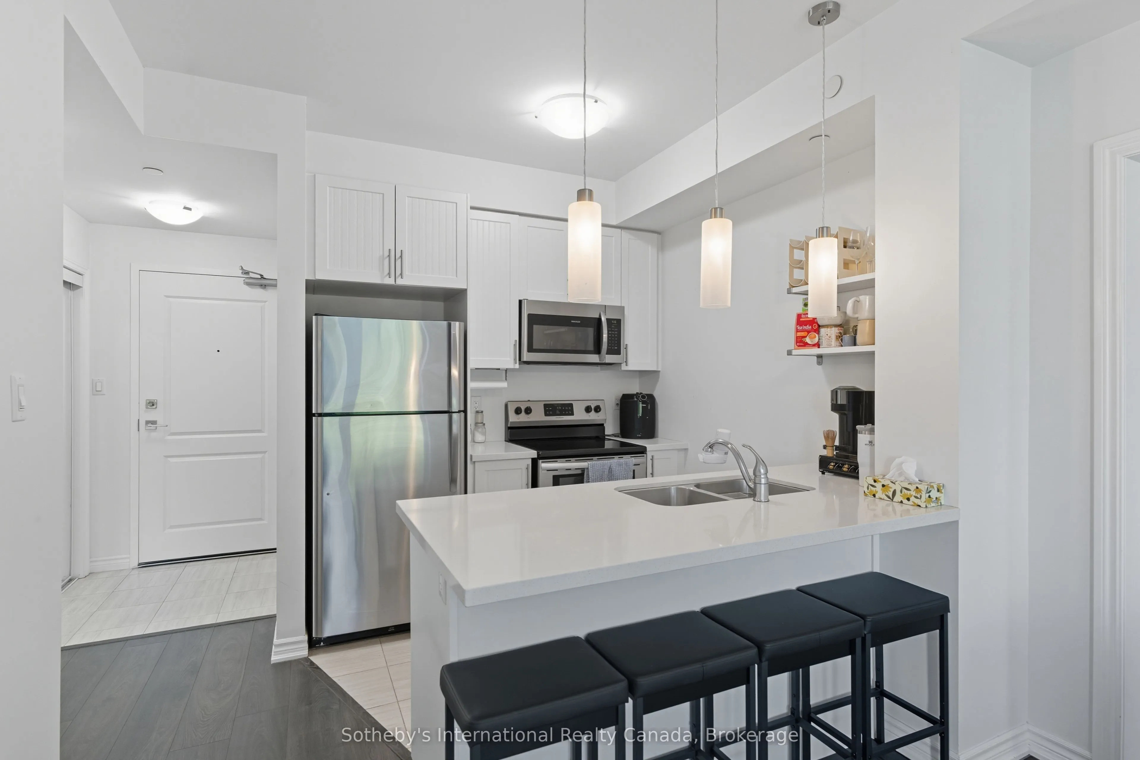 125 Shoreview Place, #323