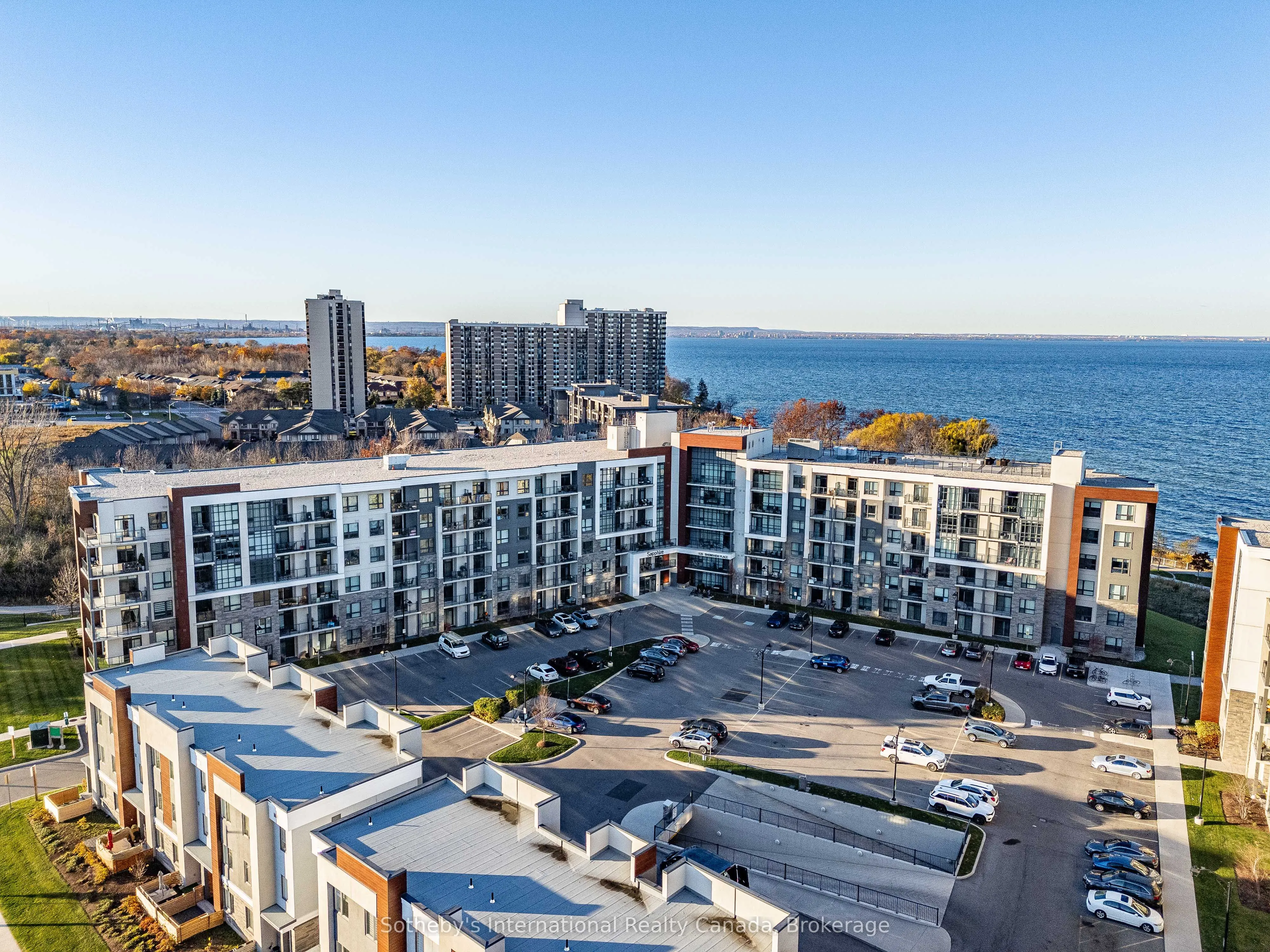 125 Shoreview Place, #323