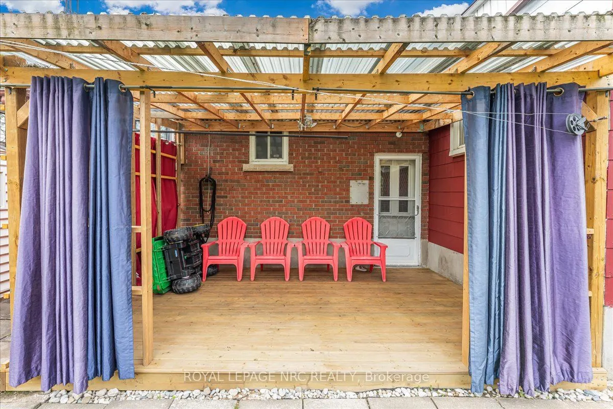 16 Dunraven Avenue
