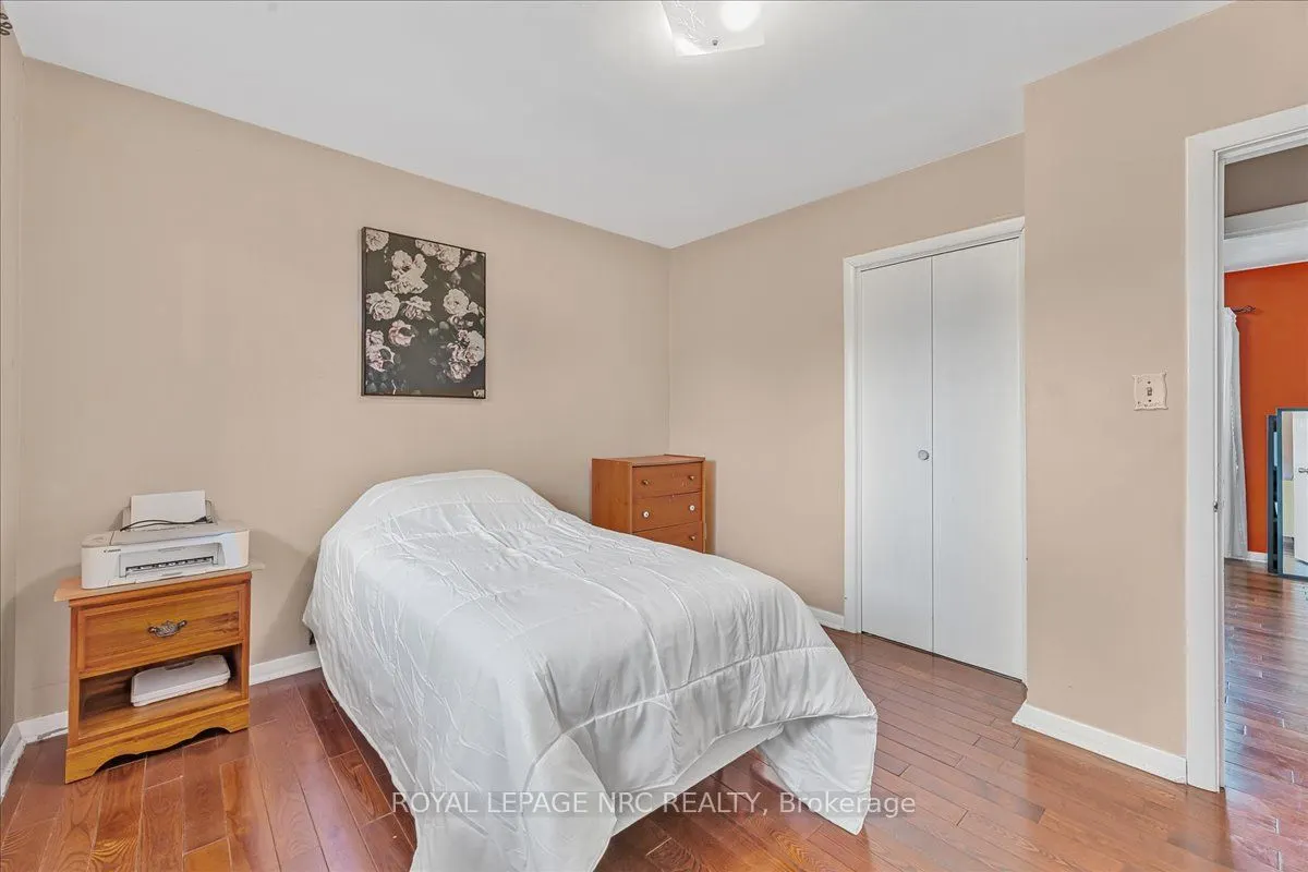 16 Dunraven Avenue