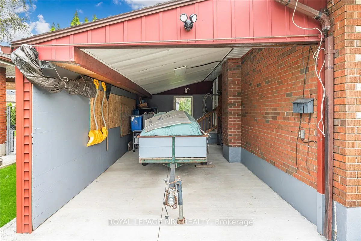 16 Dunraven Avenue