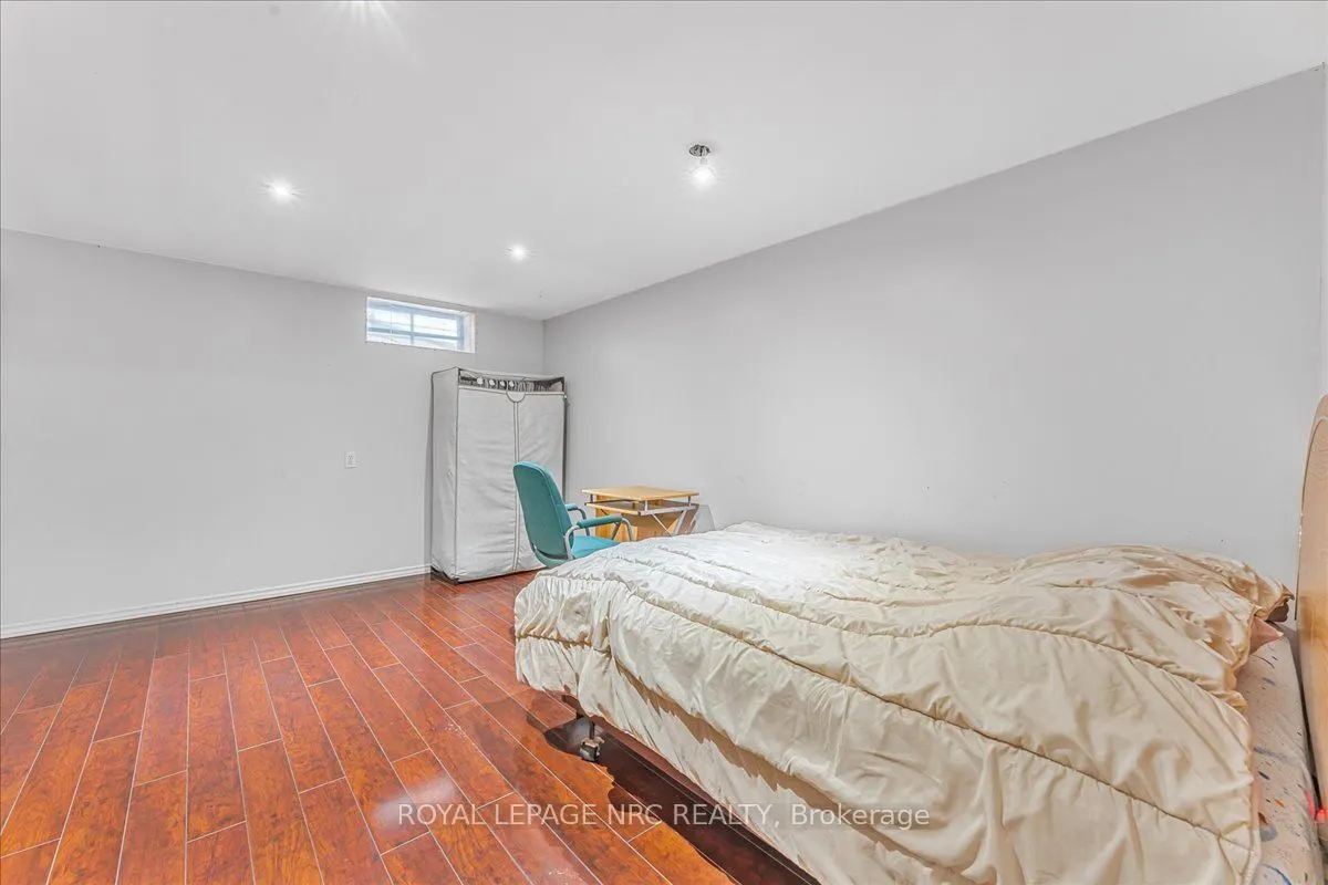 16 Dunraven Avenue