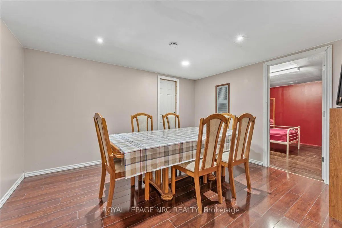 16 Dunraven Avenue