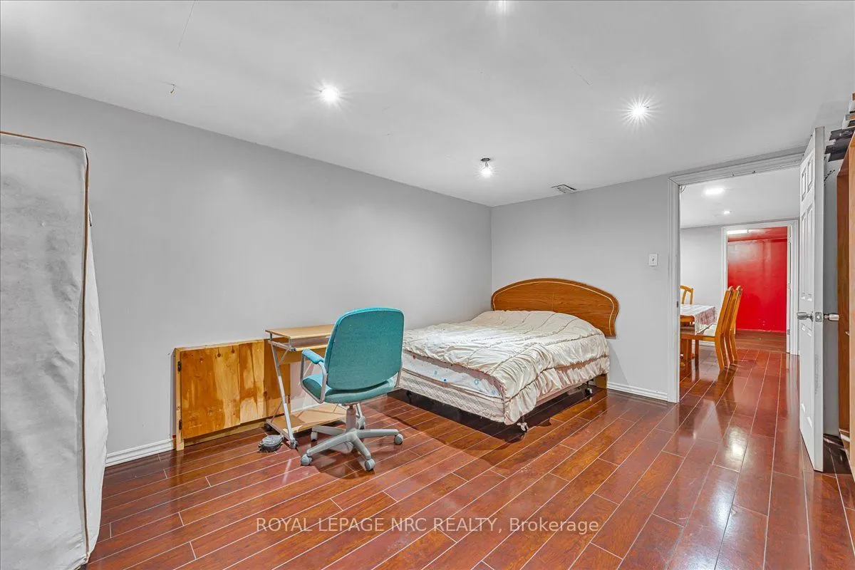 16 Dunraven Avenue