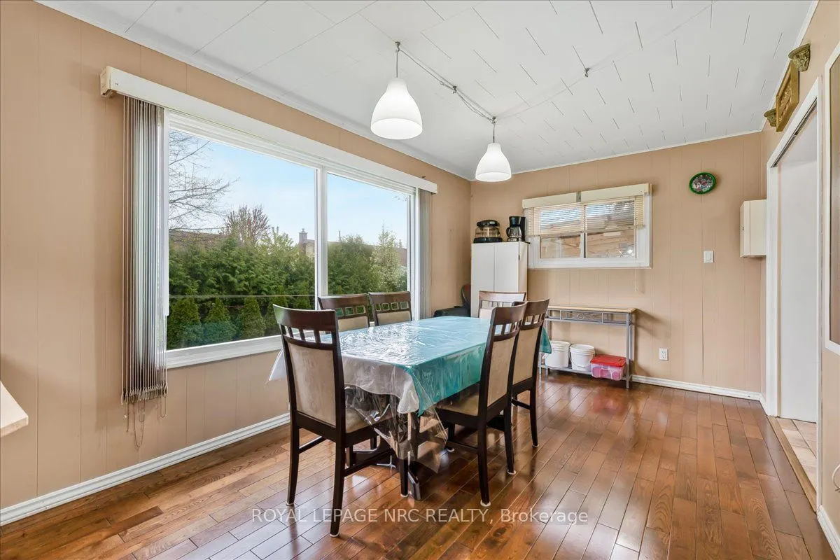 16 Dunraven Avenue