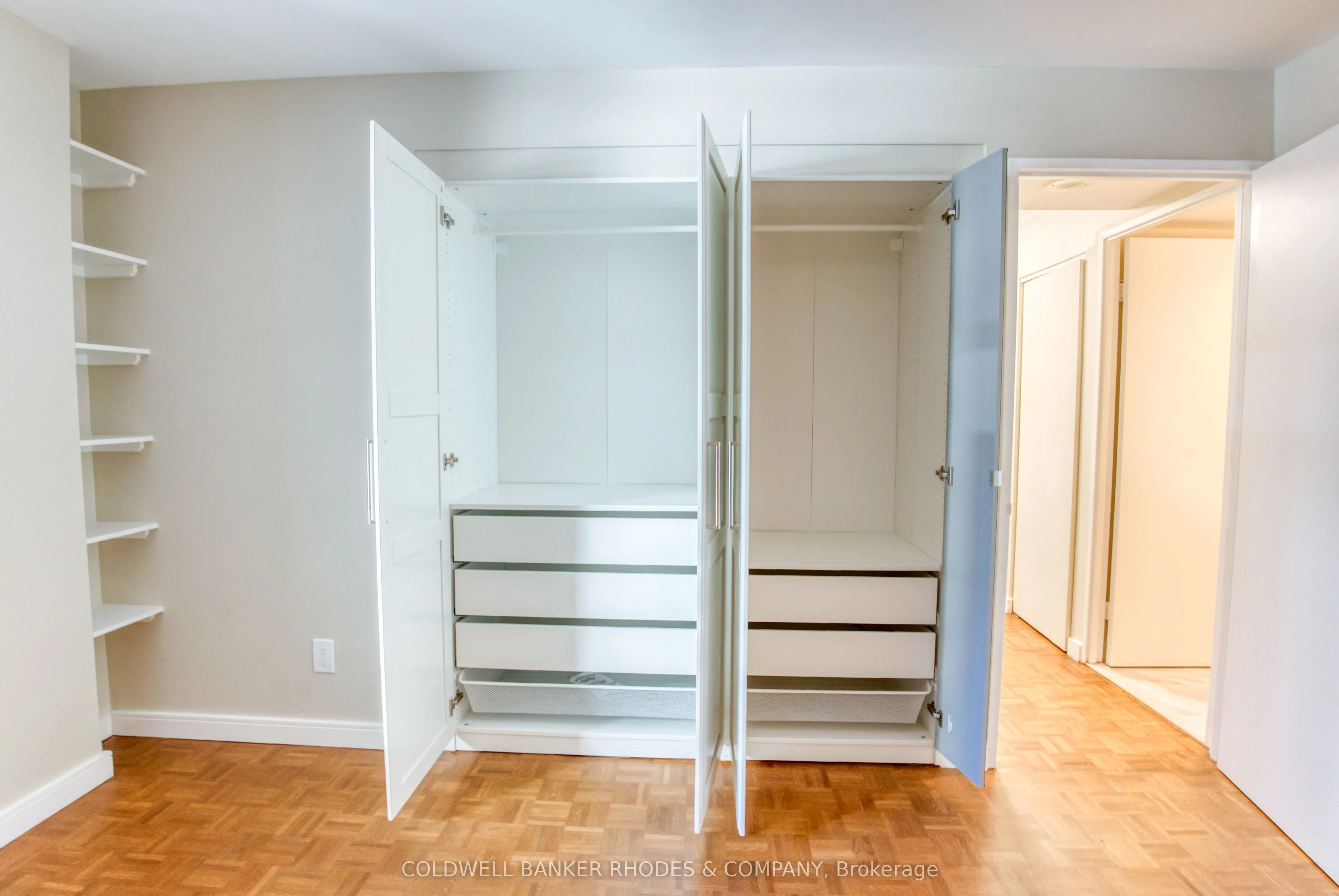 475 Laurier Avenue W, #301