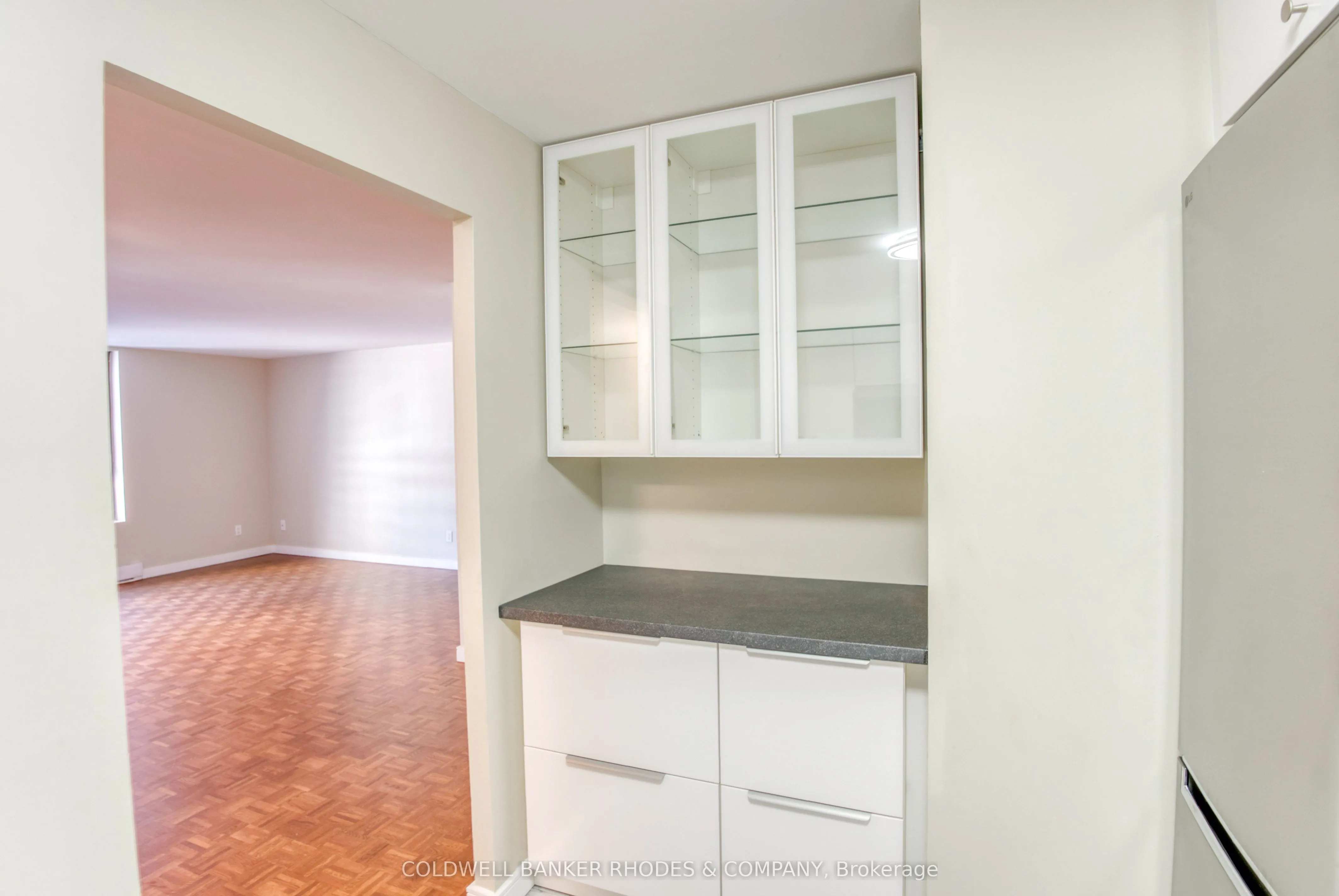 475 Laurier Avenue W, #301