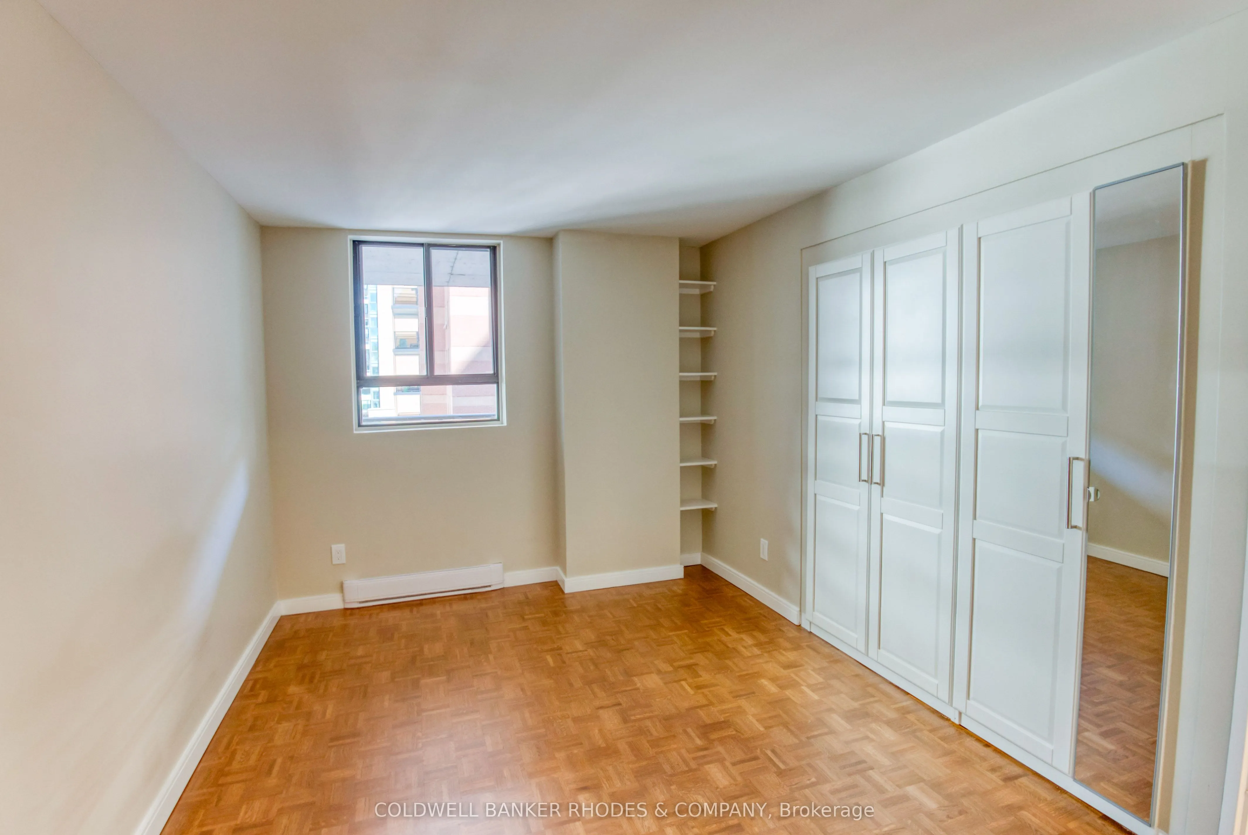 475 Laurier Avenue W, #301