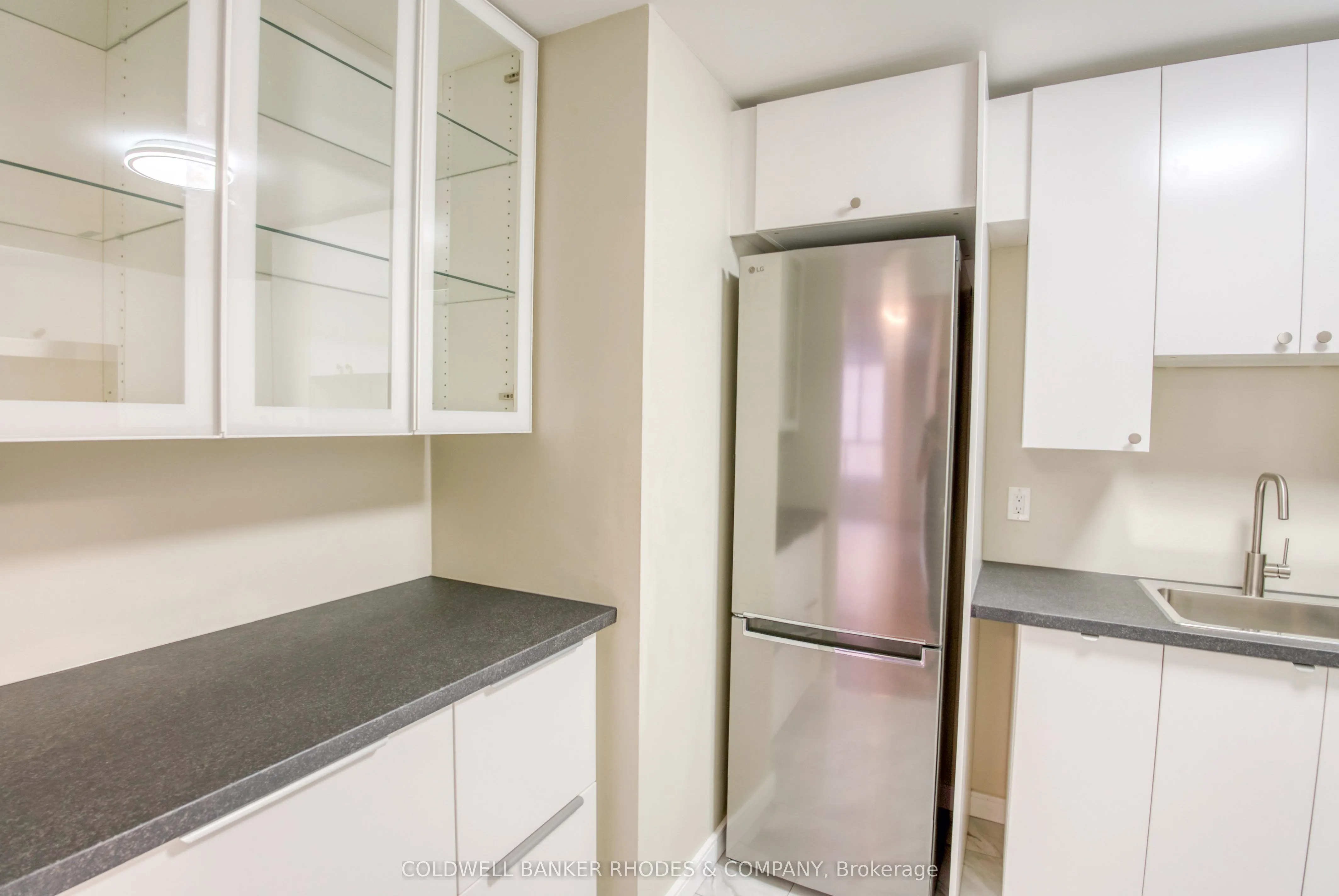 475 Laurier Avenue W, #301