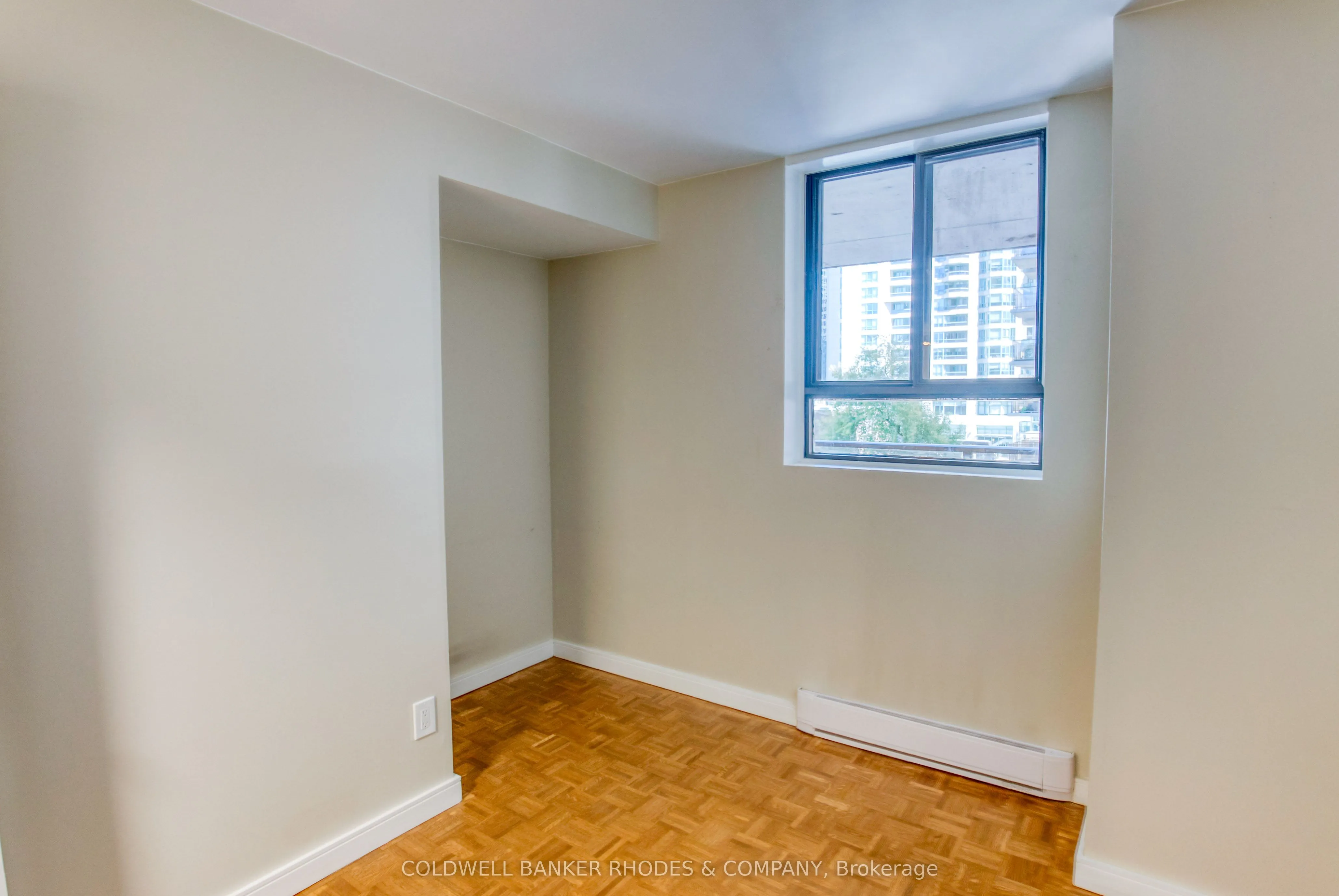 475 Laurier Avenue W, #301
