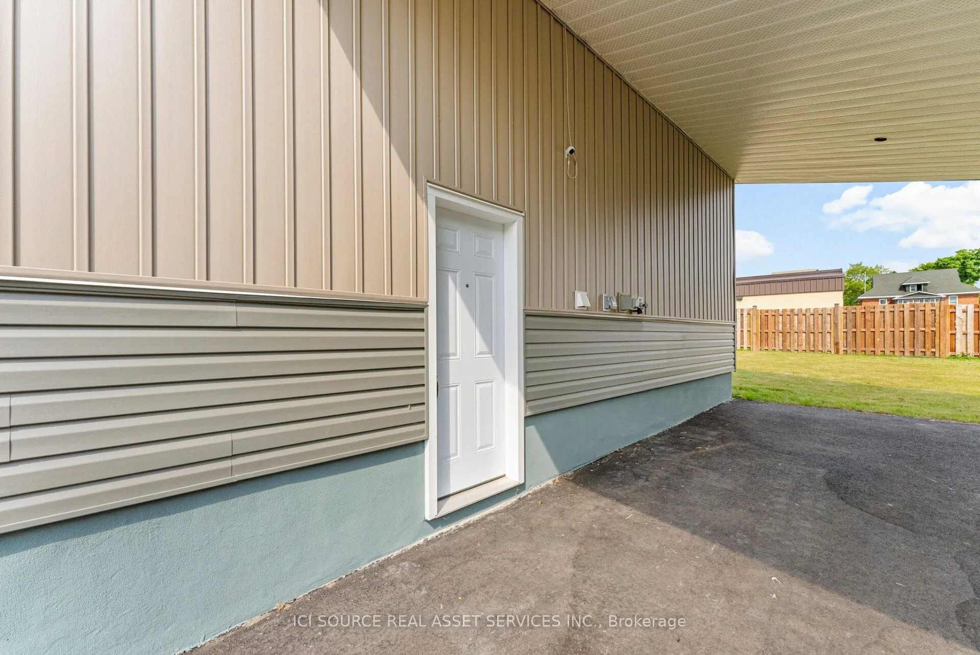 101 Main Street E, #B
