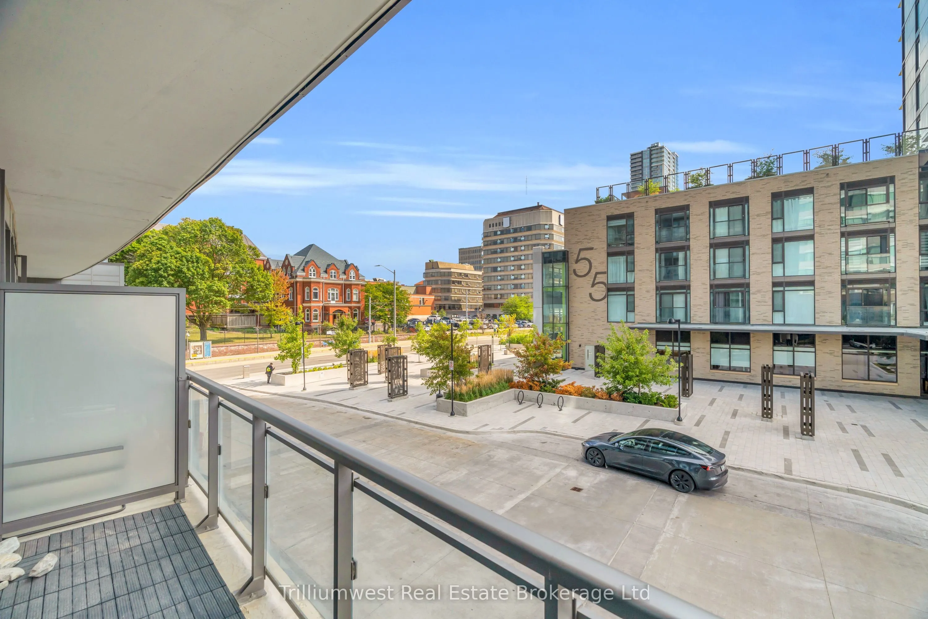 85 Duke Street W, #209