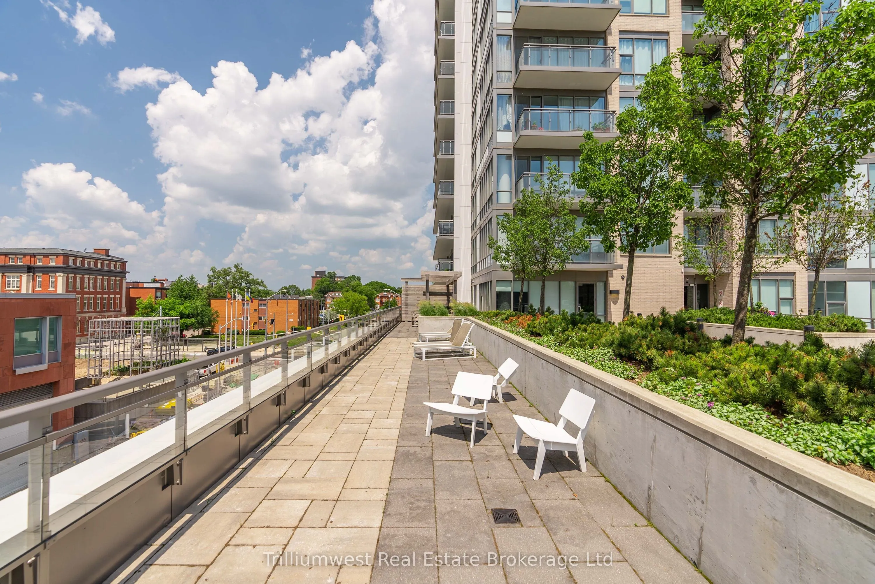 85 Duke Street W, #209